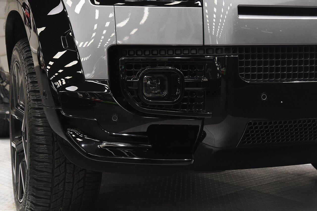 Land Rover Defender view 33