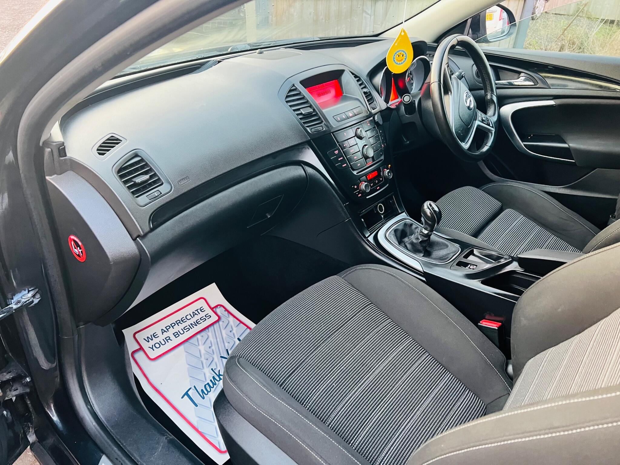 2013 Vauxhall Insignia 2.0 CDTi ecoFLEX SRi Sports Tourer Euro 5 (s/s) 5dr • 116,197 miles image 11