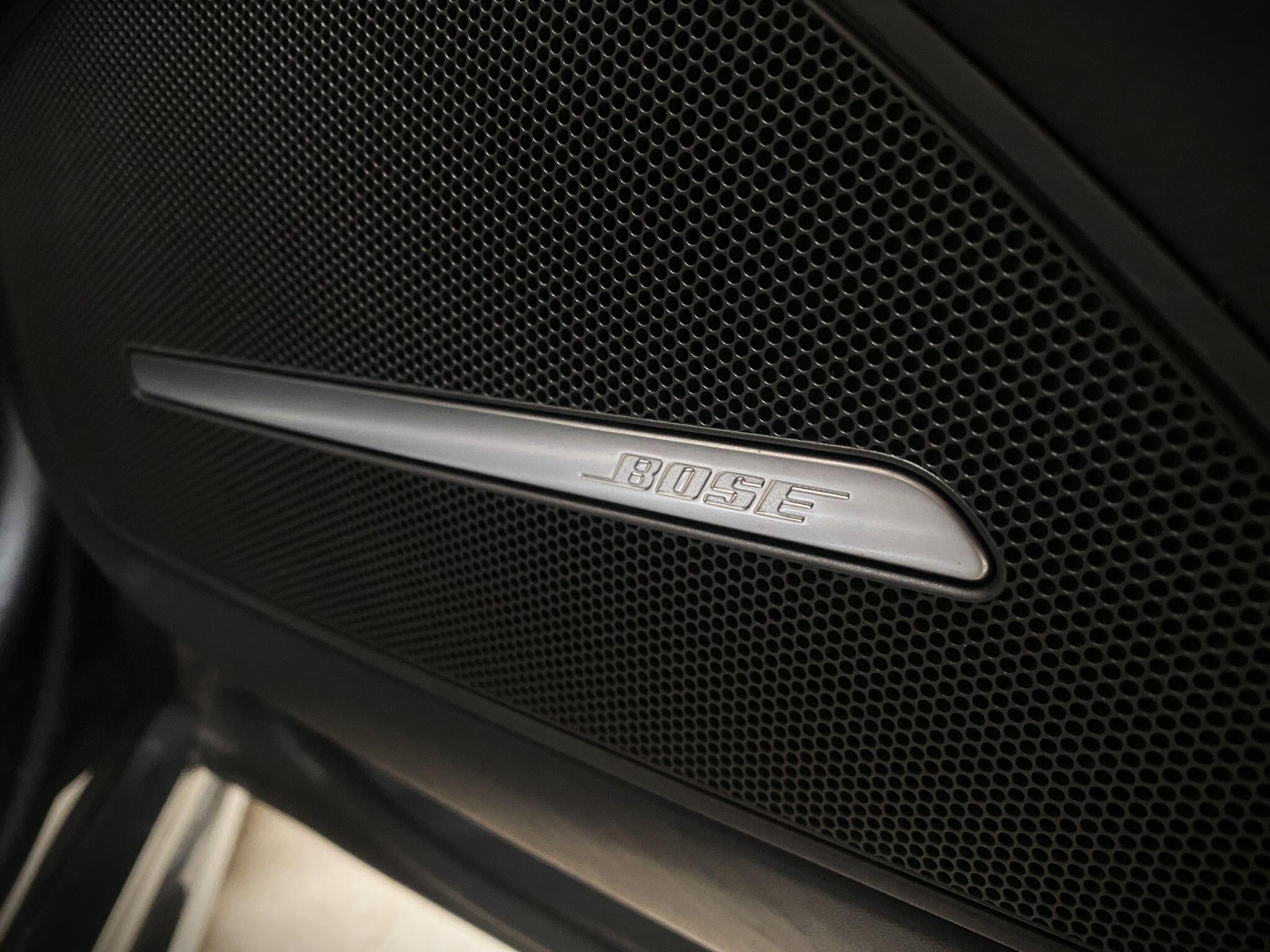 Audi S8 view 11