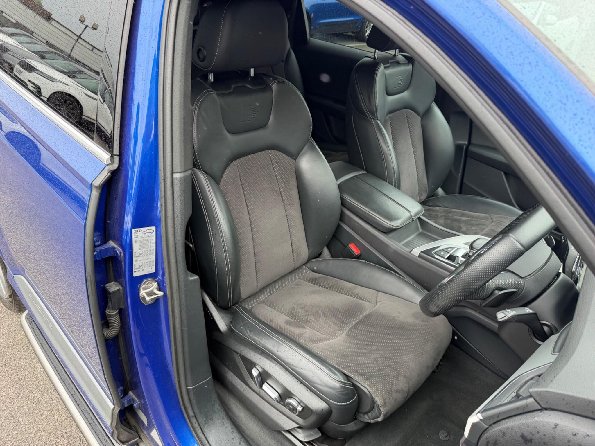 Audi Q7 view 16