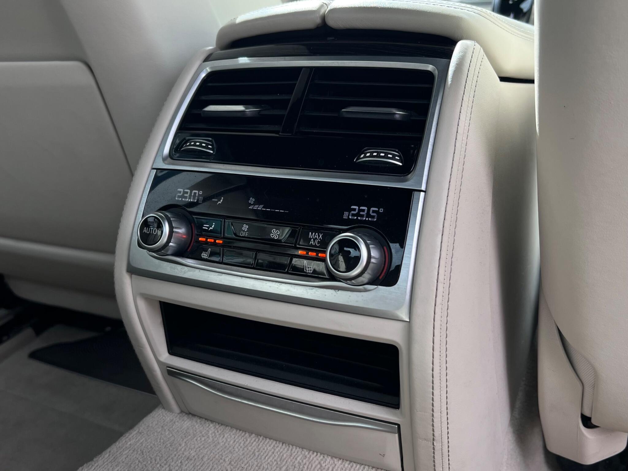 BMW 7 Series view 15