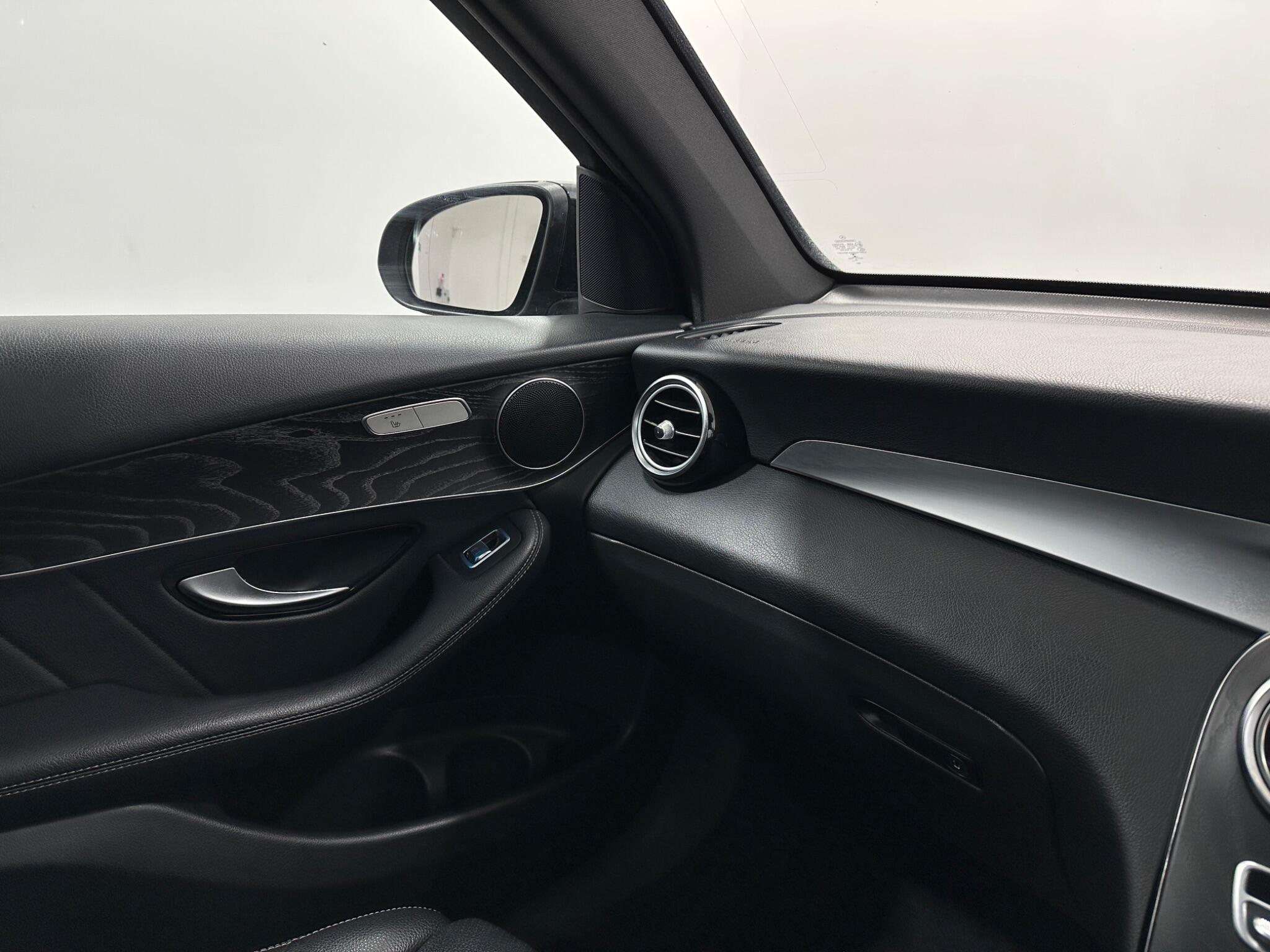 Mercedes-Benz GLC view 28