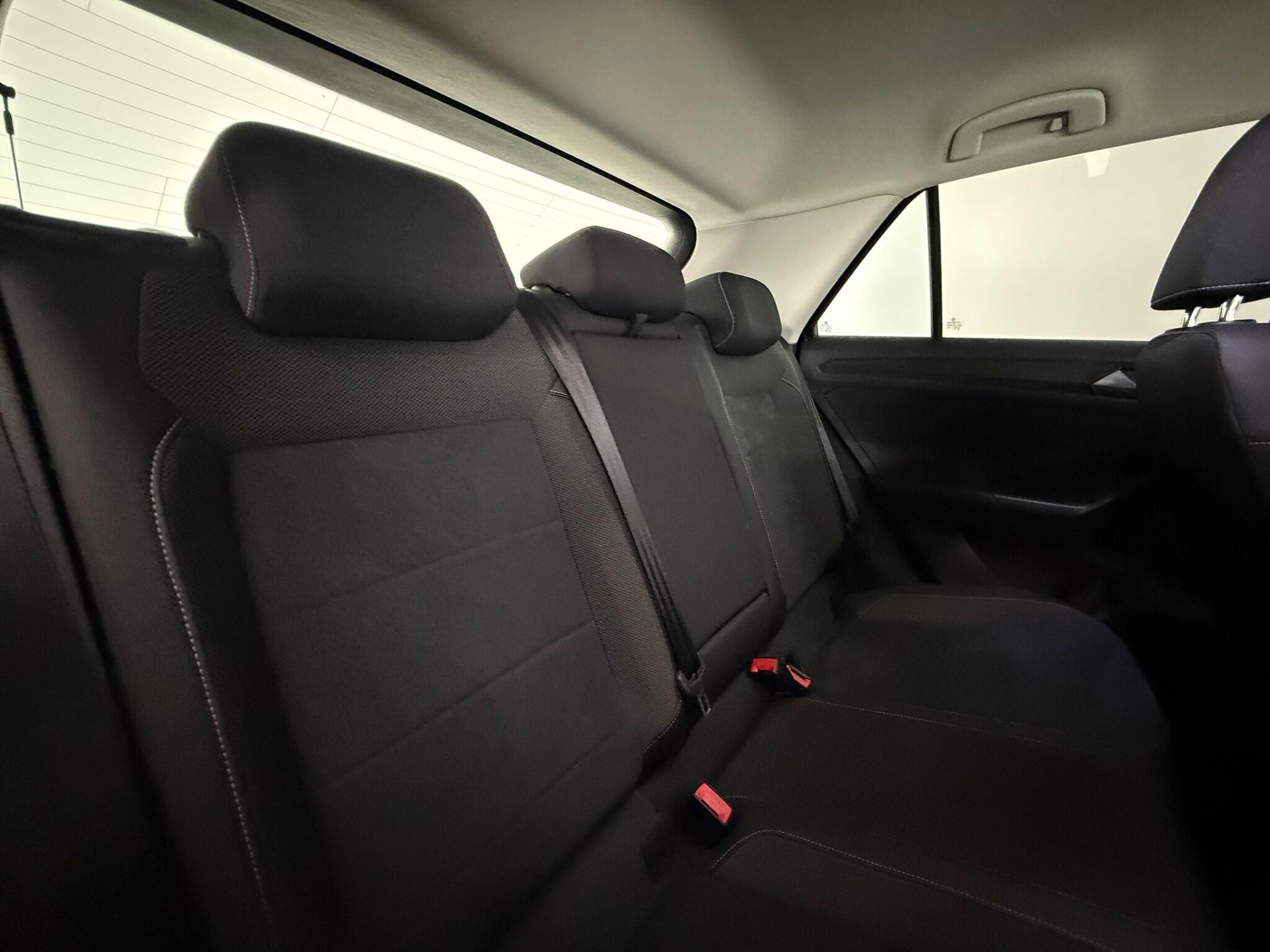 Volkswagen T-Roc view 32