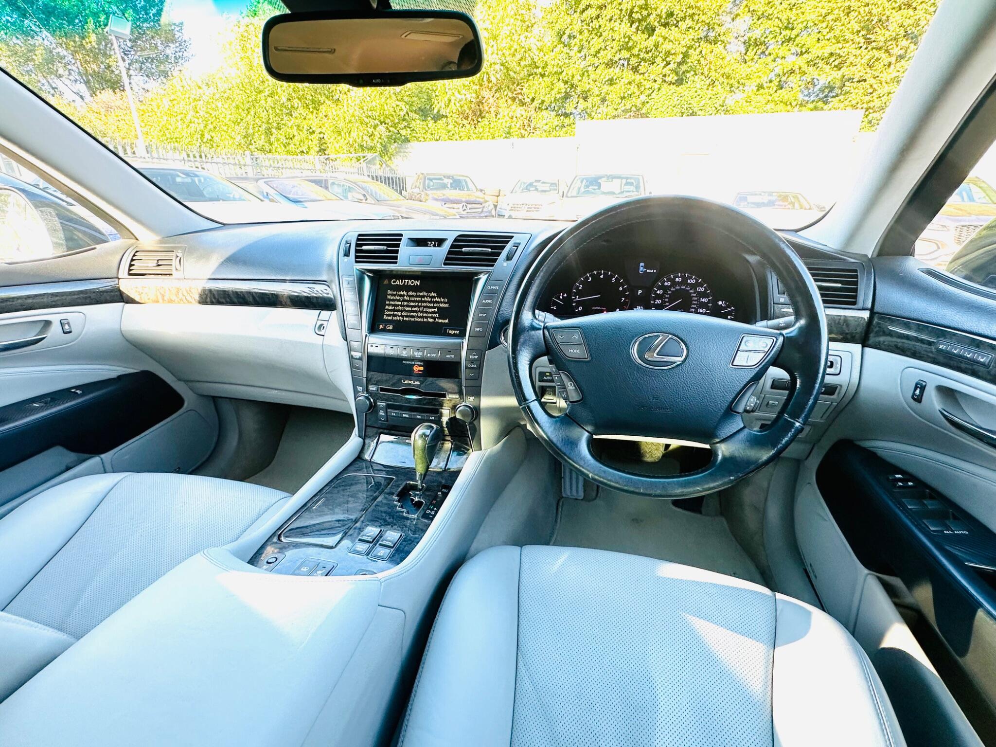 Lexus LS view 3