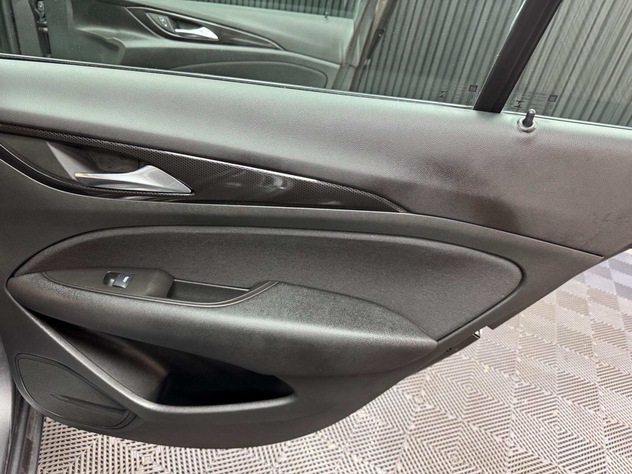 Vauxhall Insignia view 37
