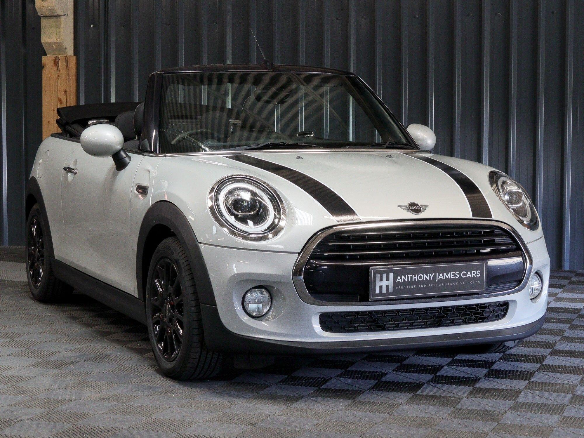 Mini Convertible view 22