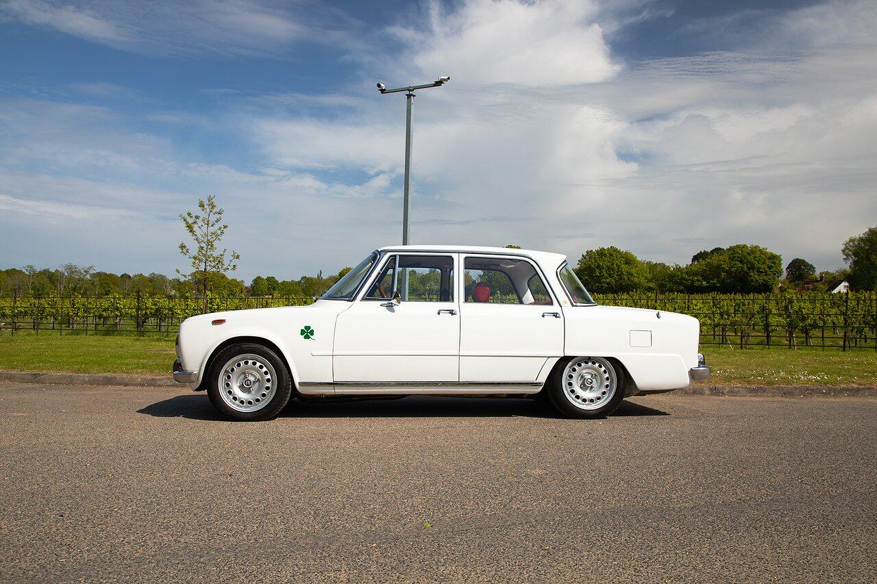Alfa Romeo Giulia view 93