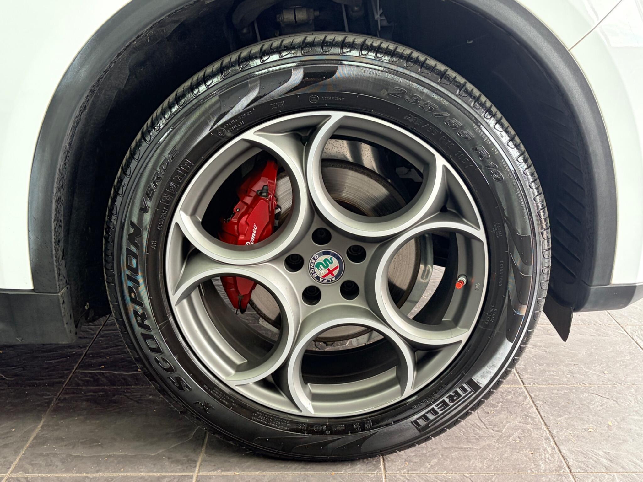 Alfa Romeo Stelvio view 25
