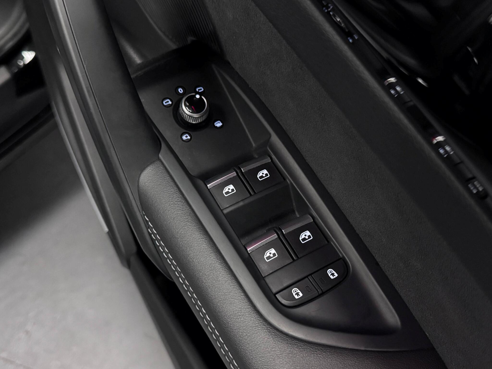 Audi Q5 view 16