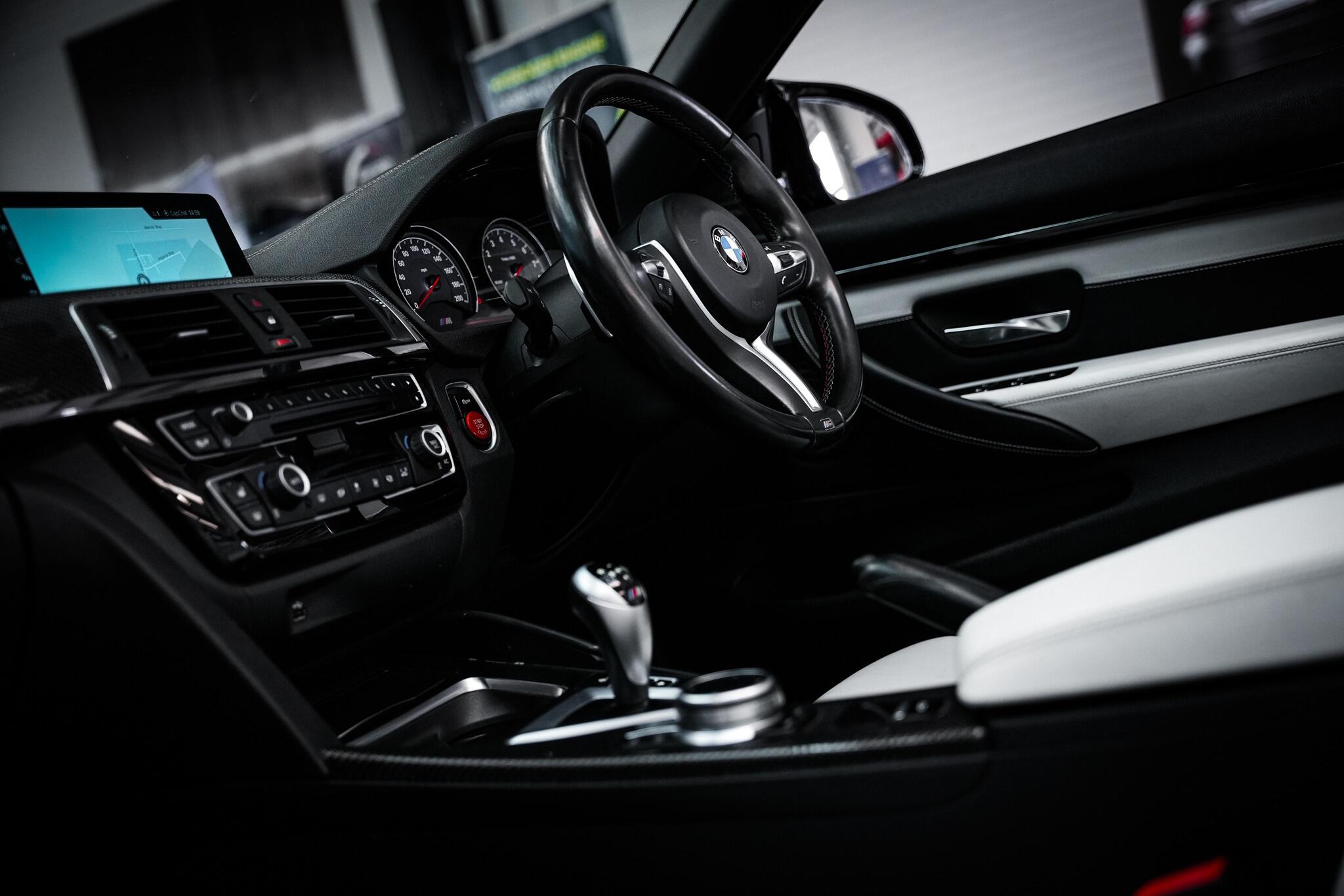 BMW M4 view 3
