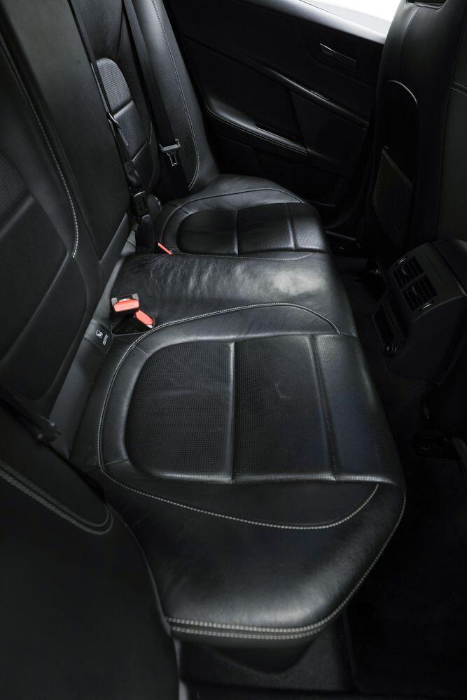 Jaguar Xe view 14