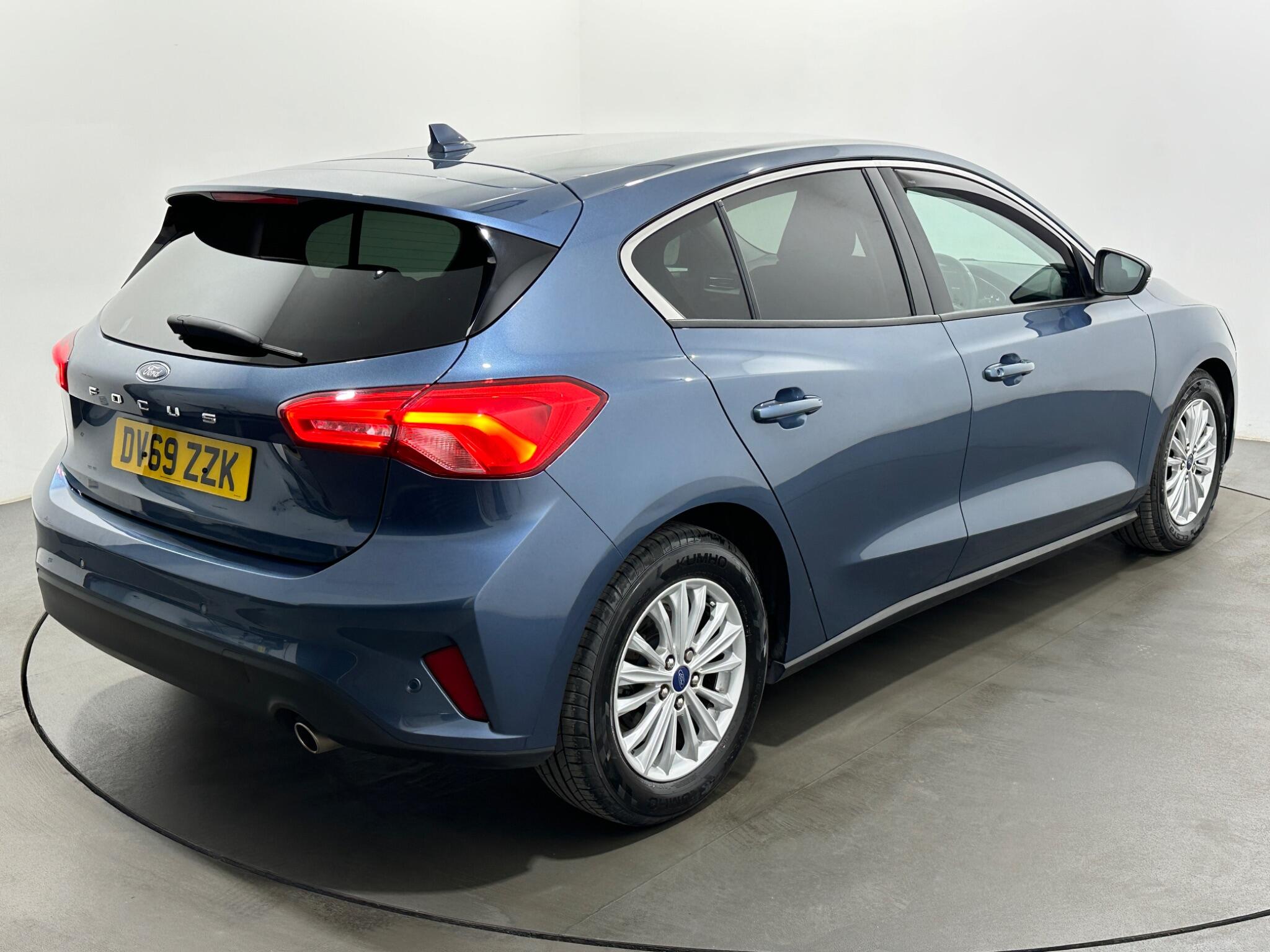 Ford Focus view 50