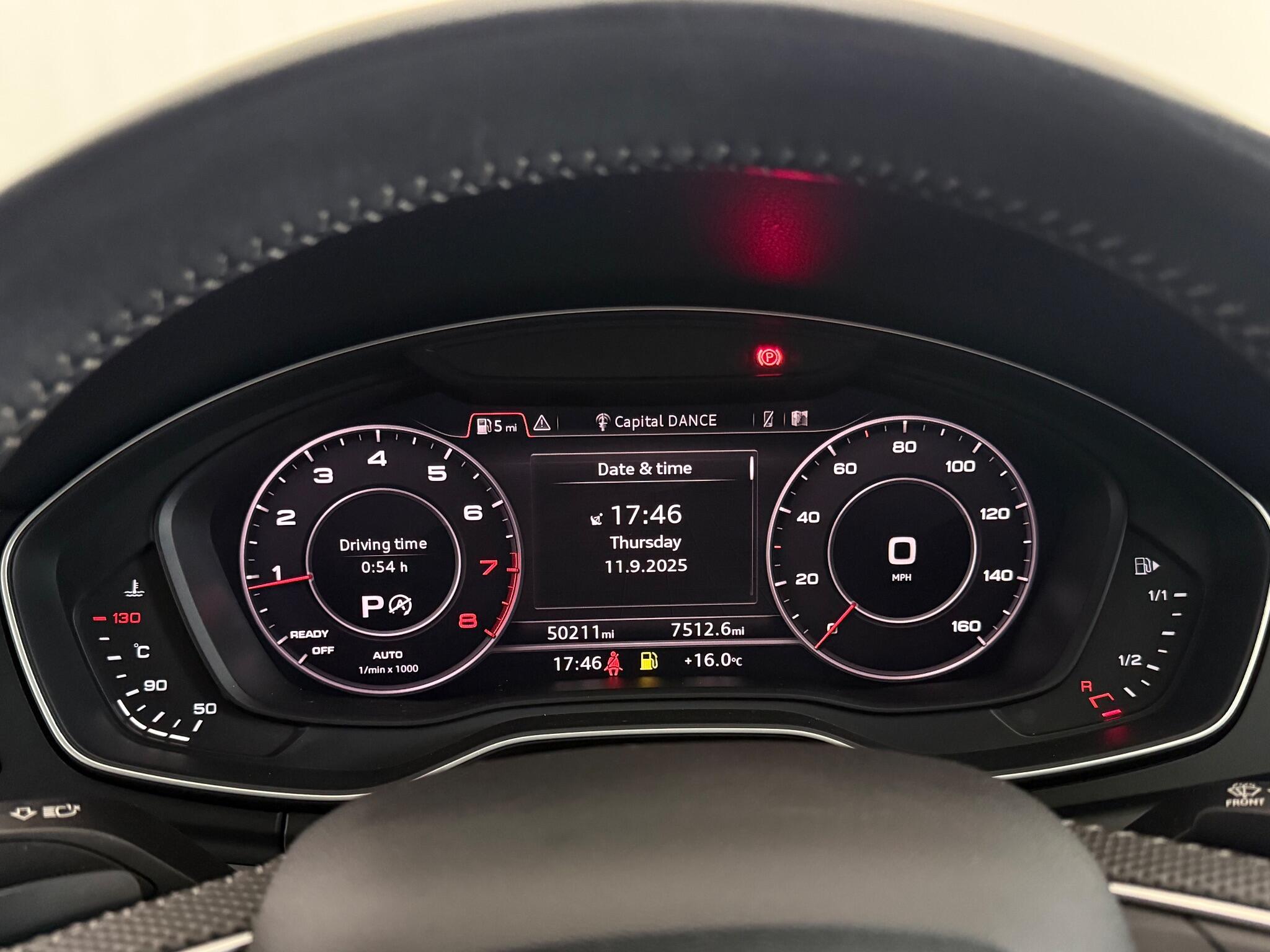 Audi Q5 view 18