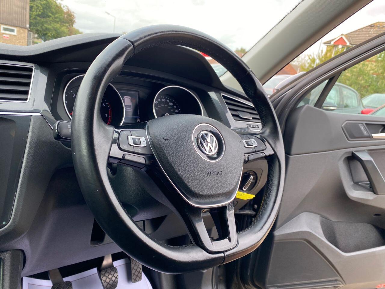 Volkswagen Tiguan view 22