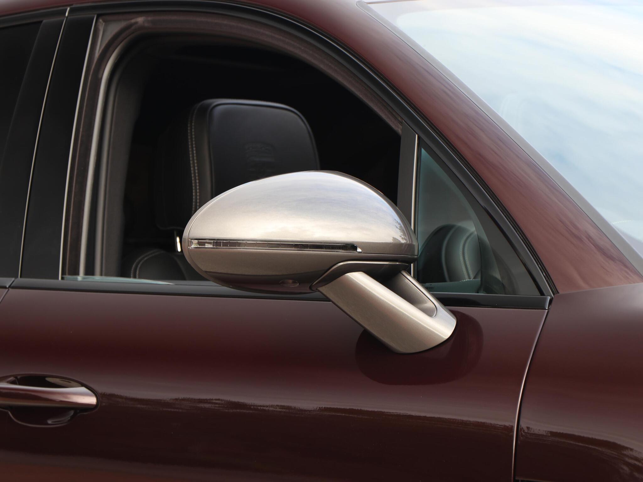 Porsche Macan view 15