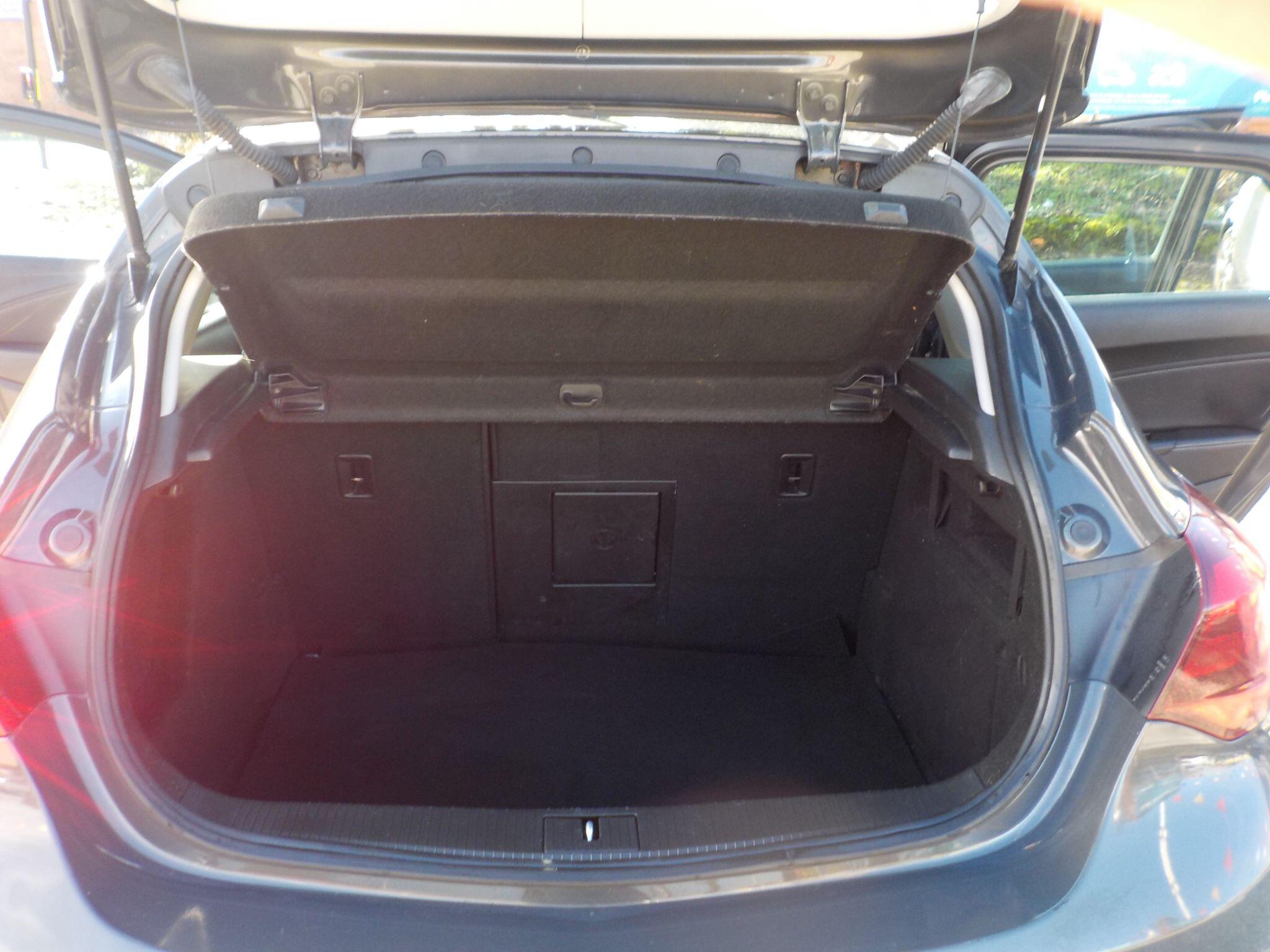 Vauxhall Astra 1.7 CDTi ecoFLEX 99g Elite Euro 5 (s/s) 5dr