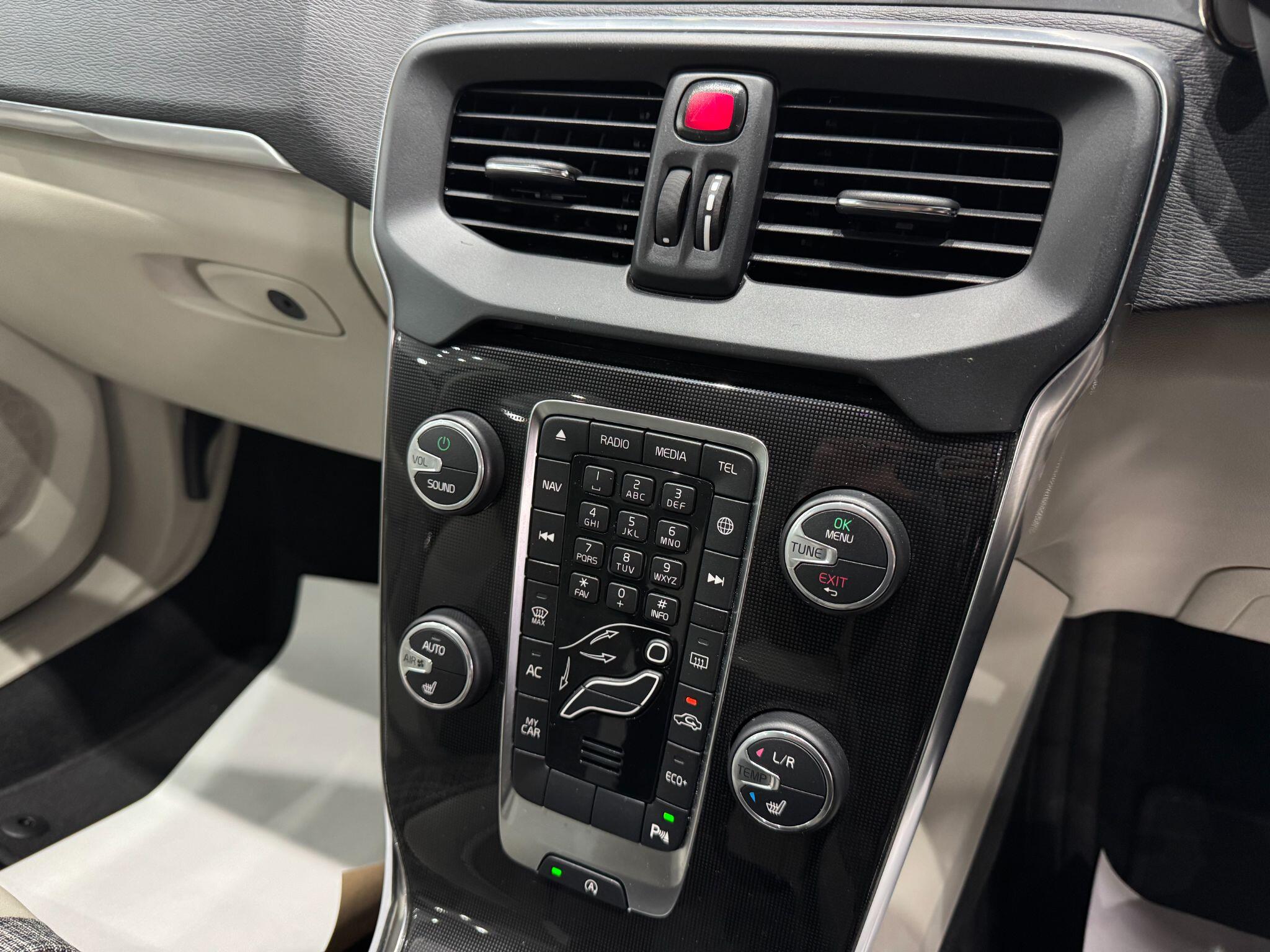 Volvo V40 view 21