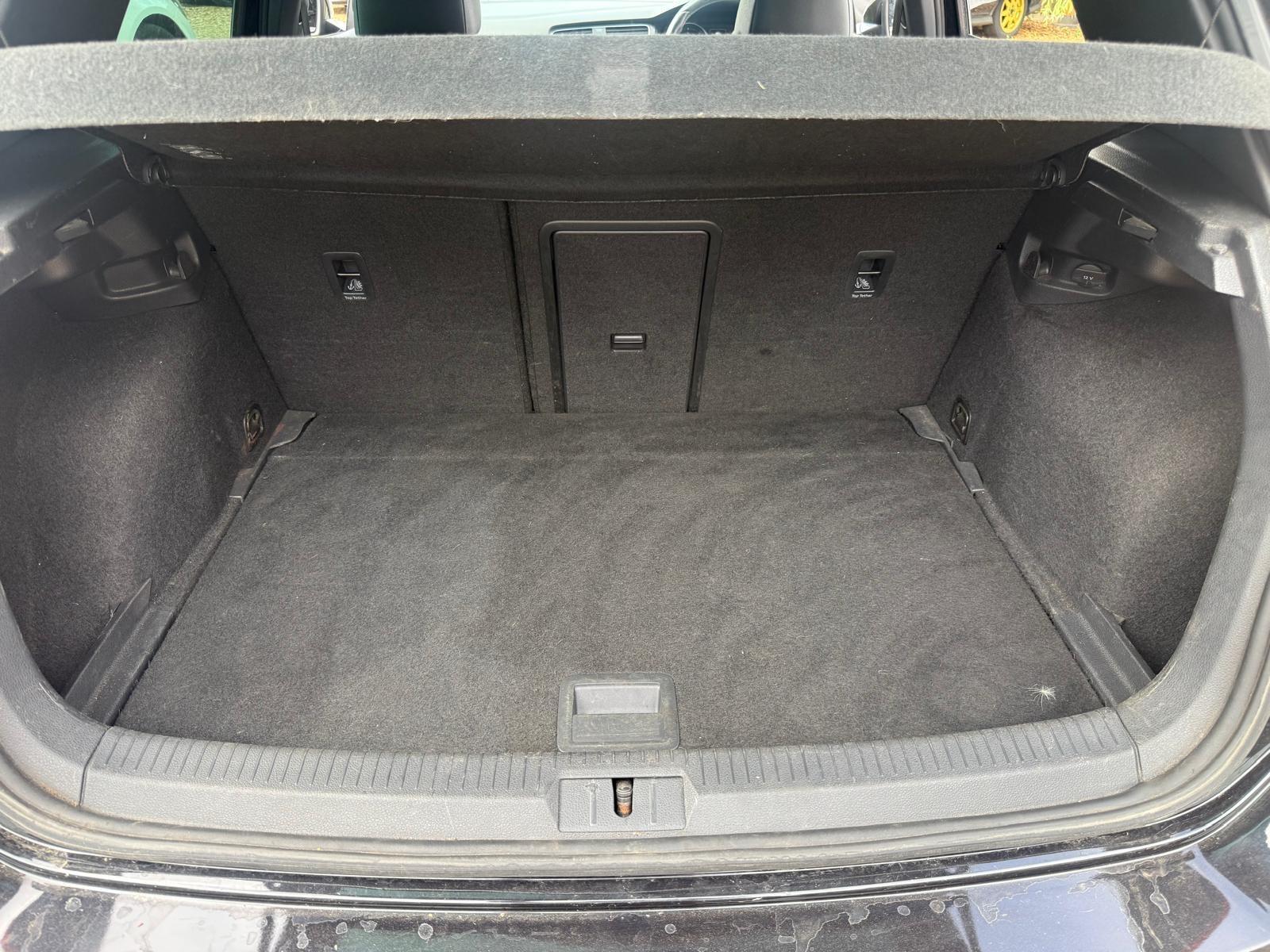 Volkswagen Golf view 42