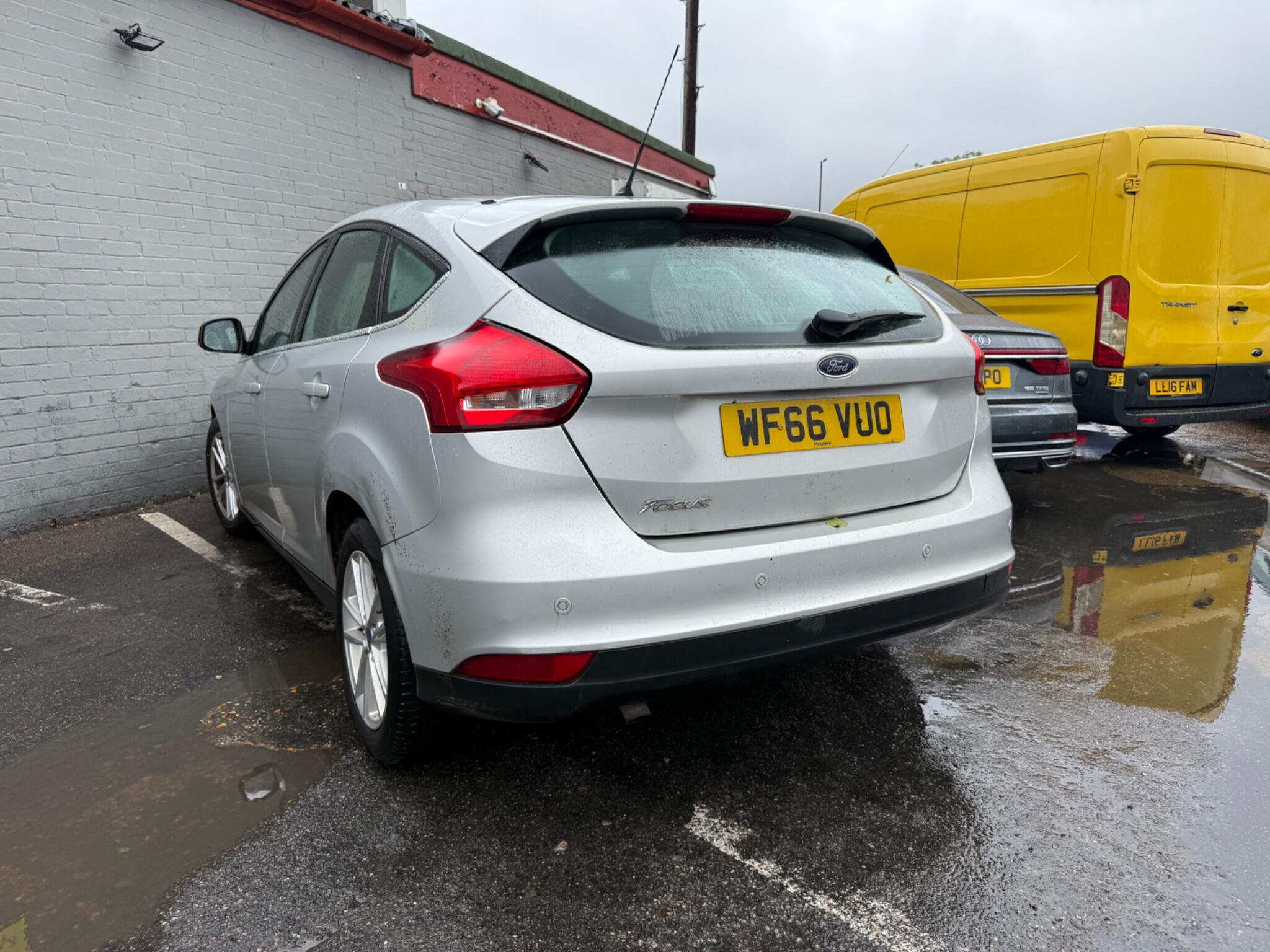 Ford Focus view 2