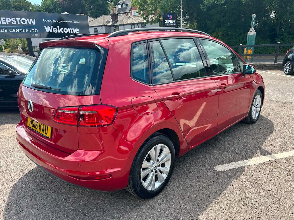 Volkswagen Golf Sportsvan view 2