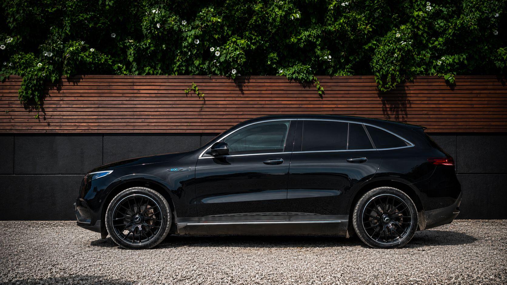 Mercedes-Benz EQC view 5