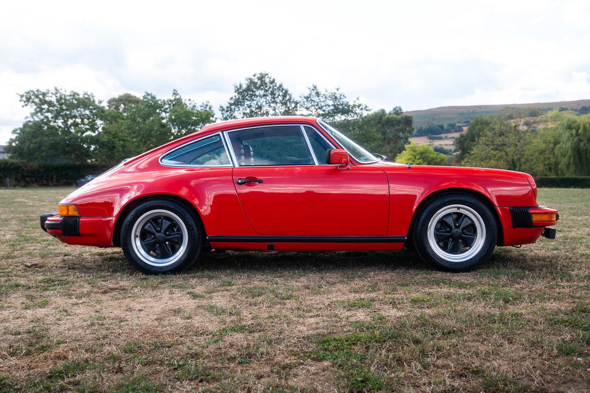 Porsche 911 view 9