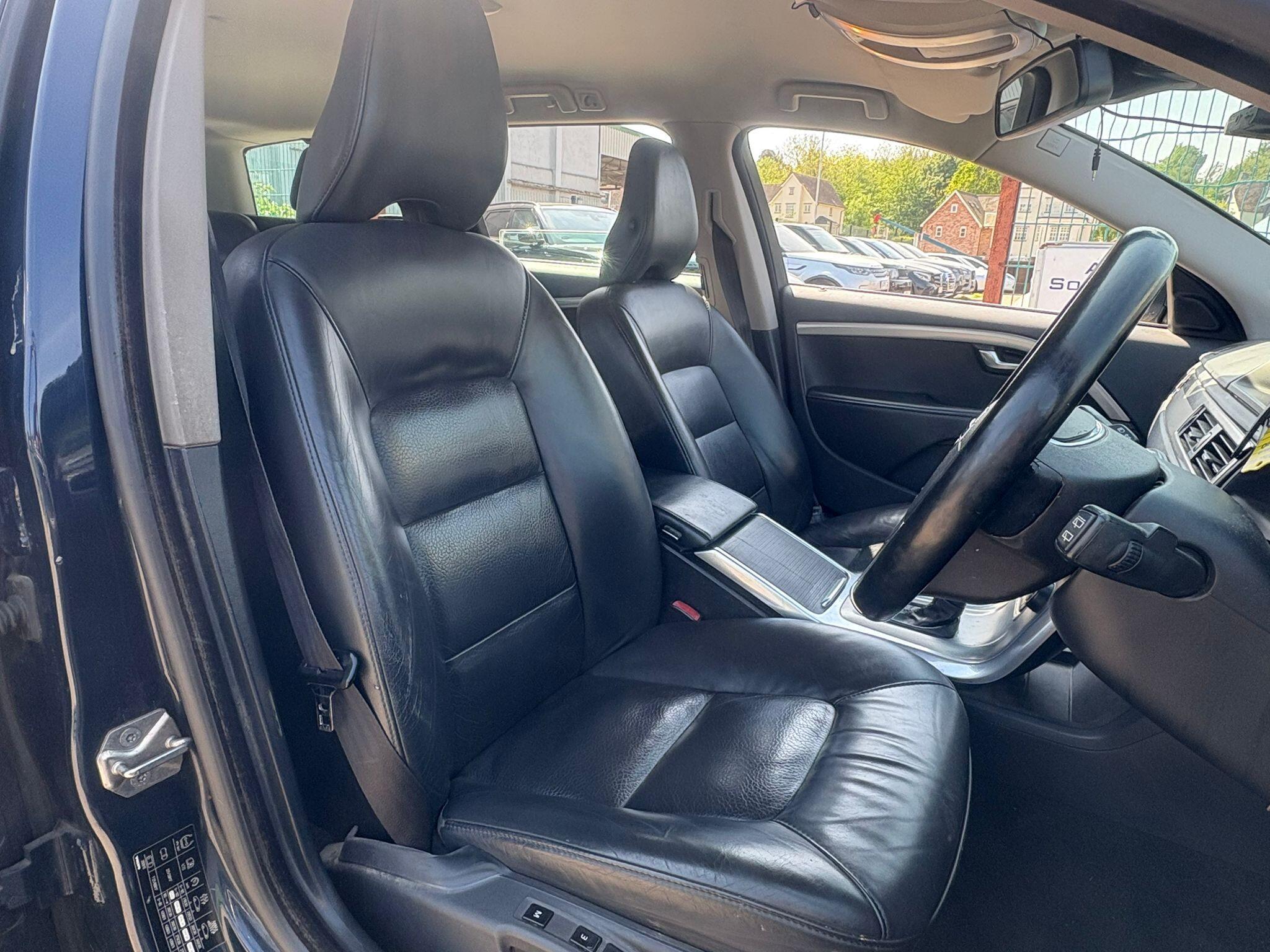 Volvo V70 view 10