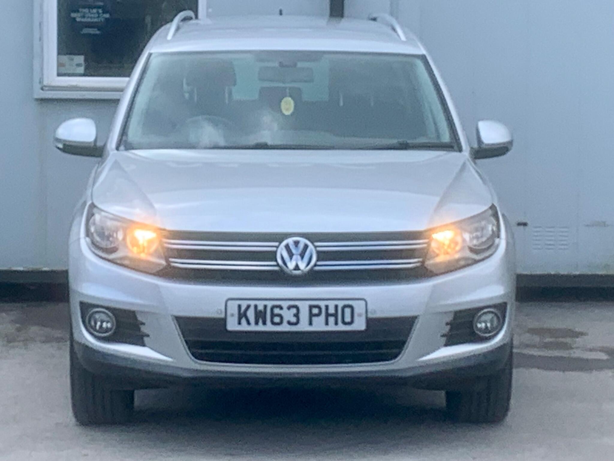 Volkswagen Tiguan view 3