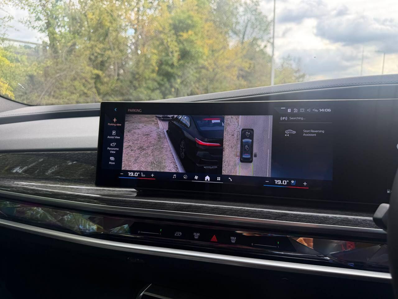 BMW 7 Series view 57