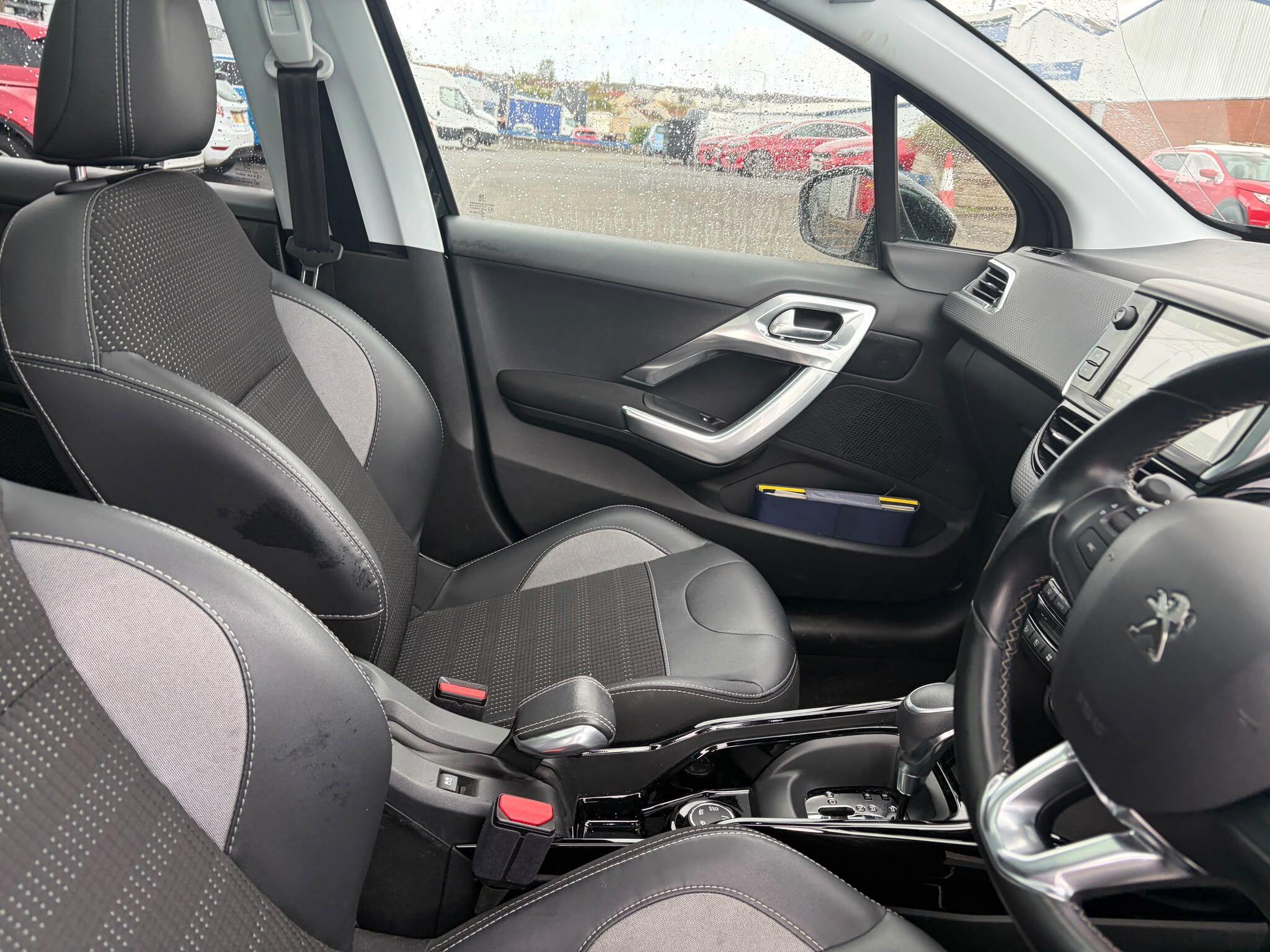 Peugeot 2008 view 9