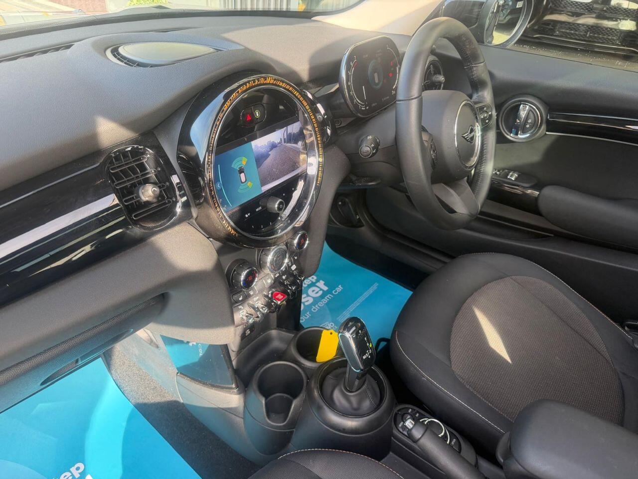 Mini Hatch view 28
