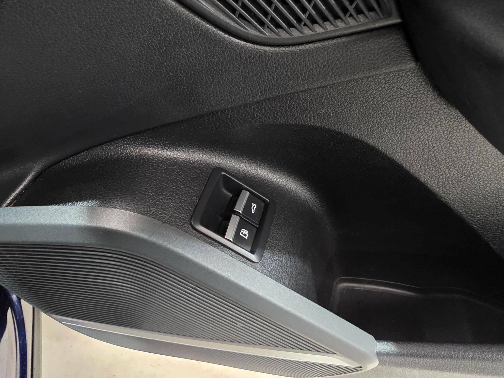 Audi Q5 view 21