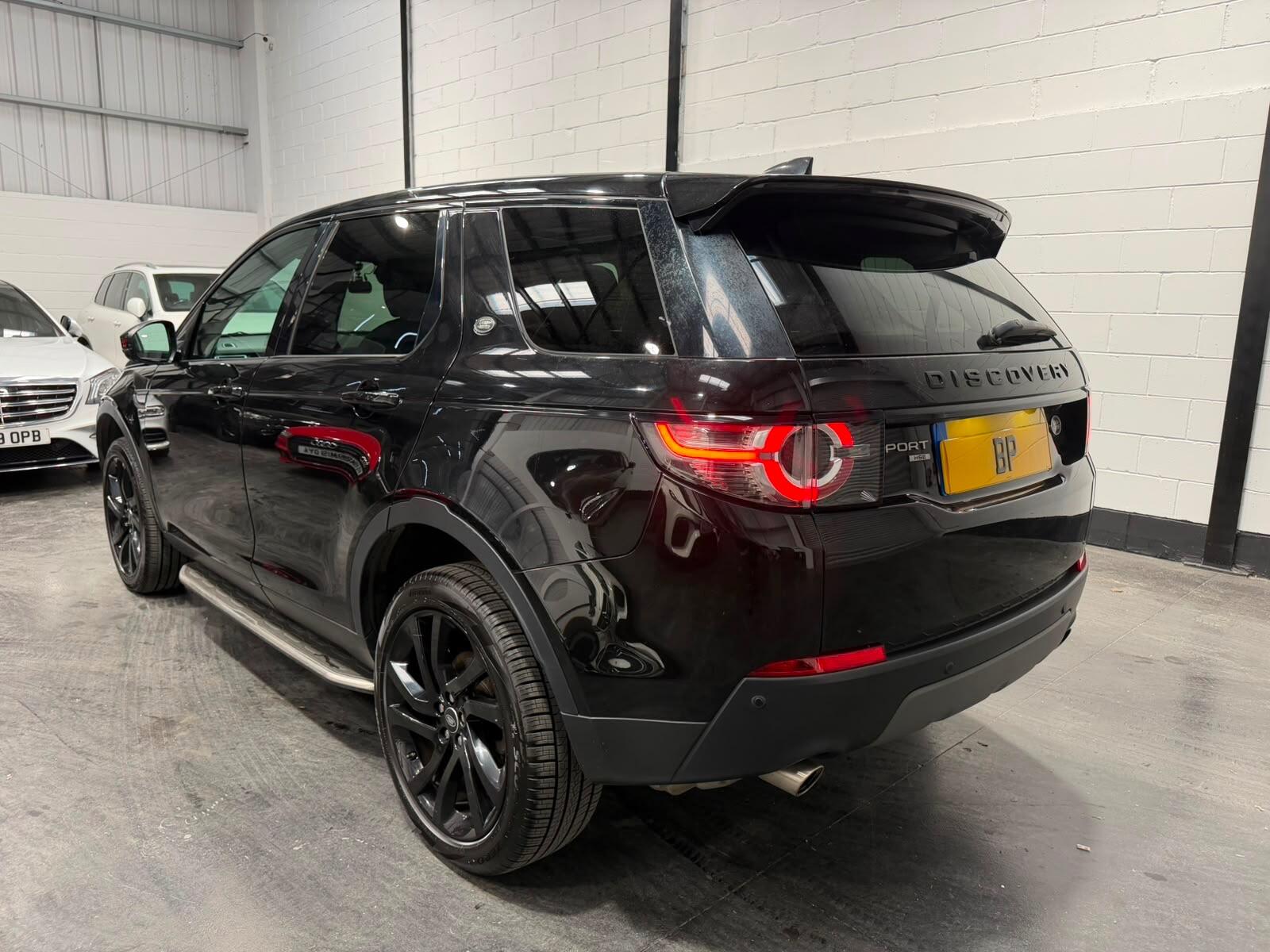 Land Rover Discovery Sport view 4