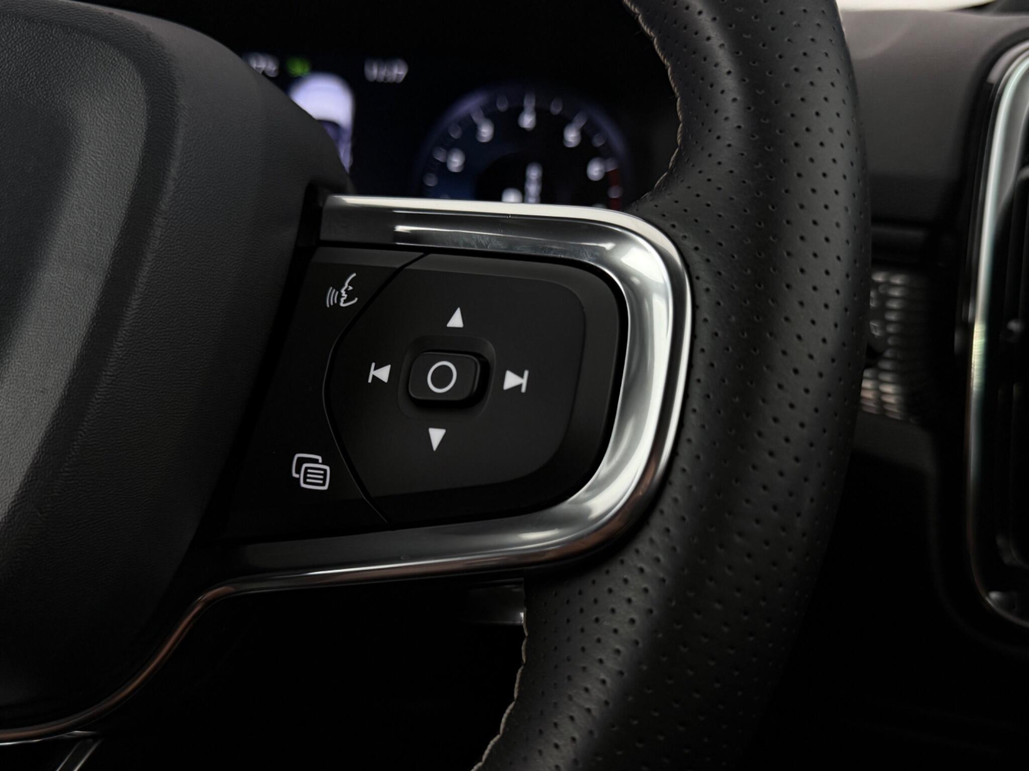 Volvo XC40 view 17