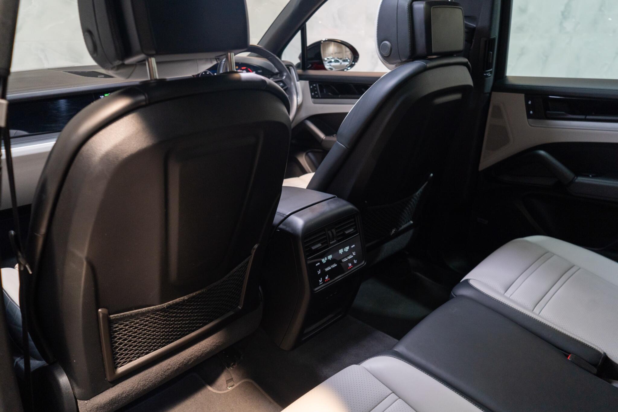 Porsche Cayenne view 18