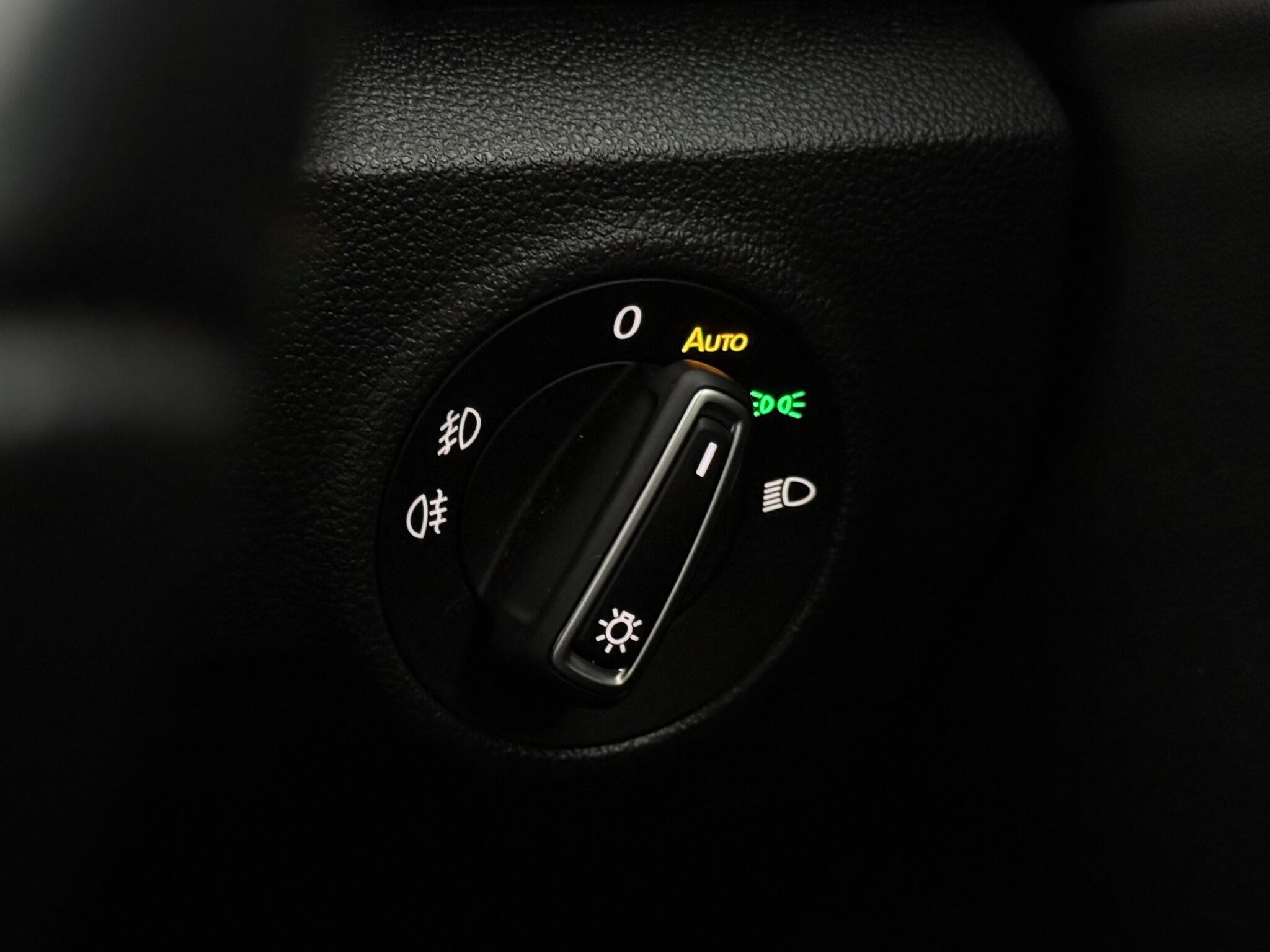 Volkswagen T-Roc view 17