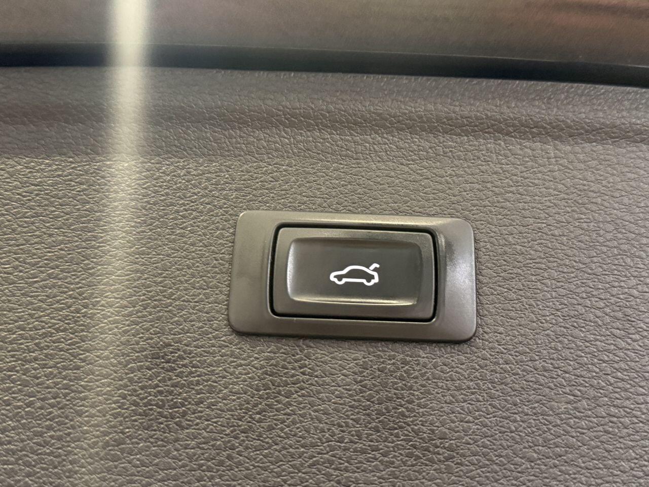 Audi Q5 view 18