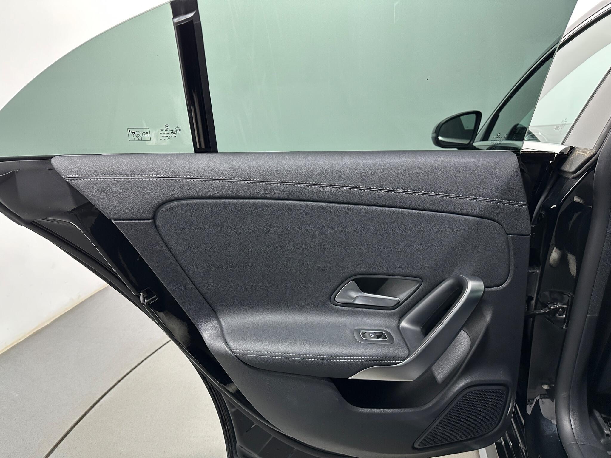 Mercedes-Benz Cla view 42
