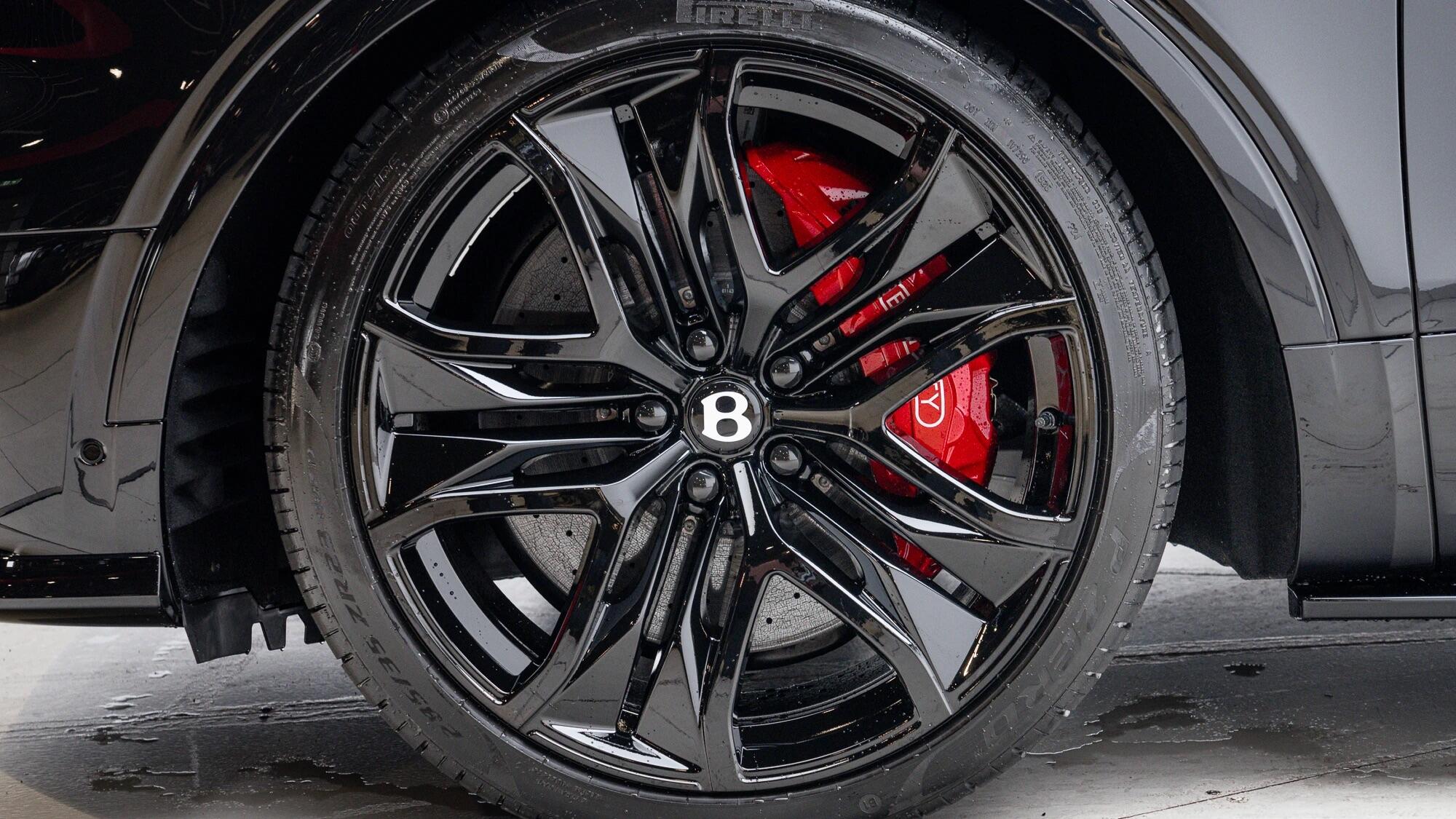 Bentley Bentayga view 25