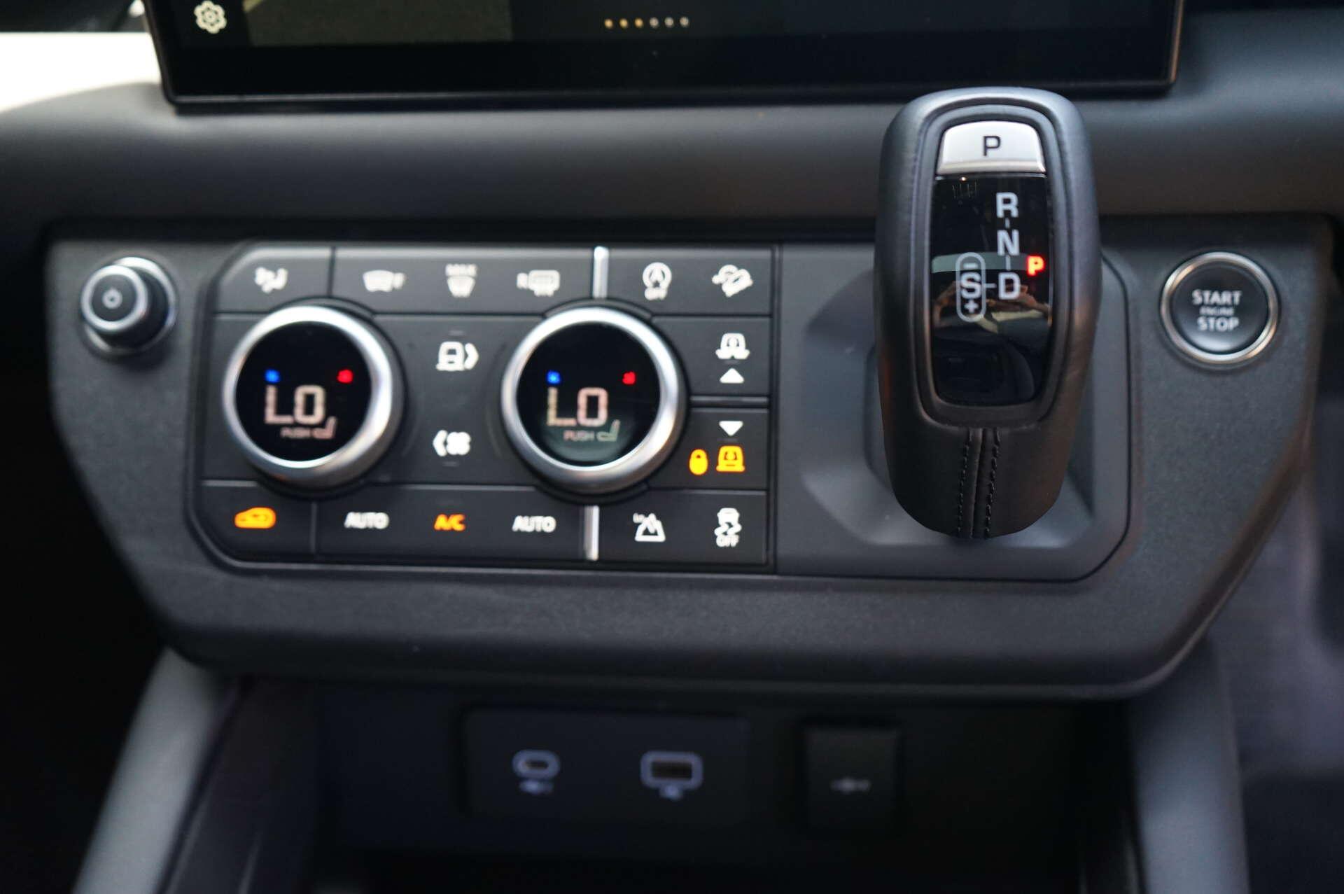 Land Rover Defender view 24