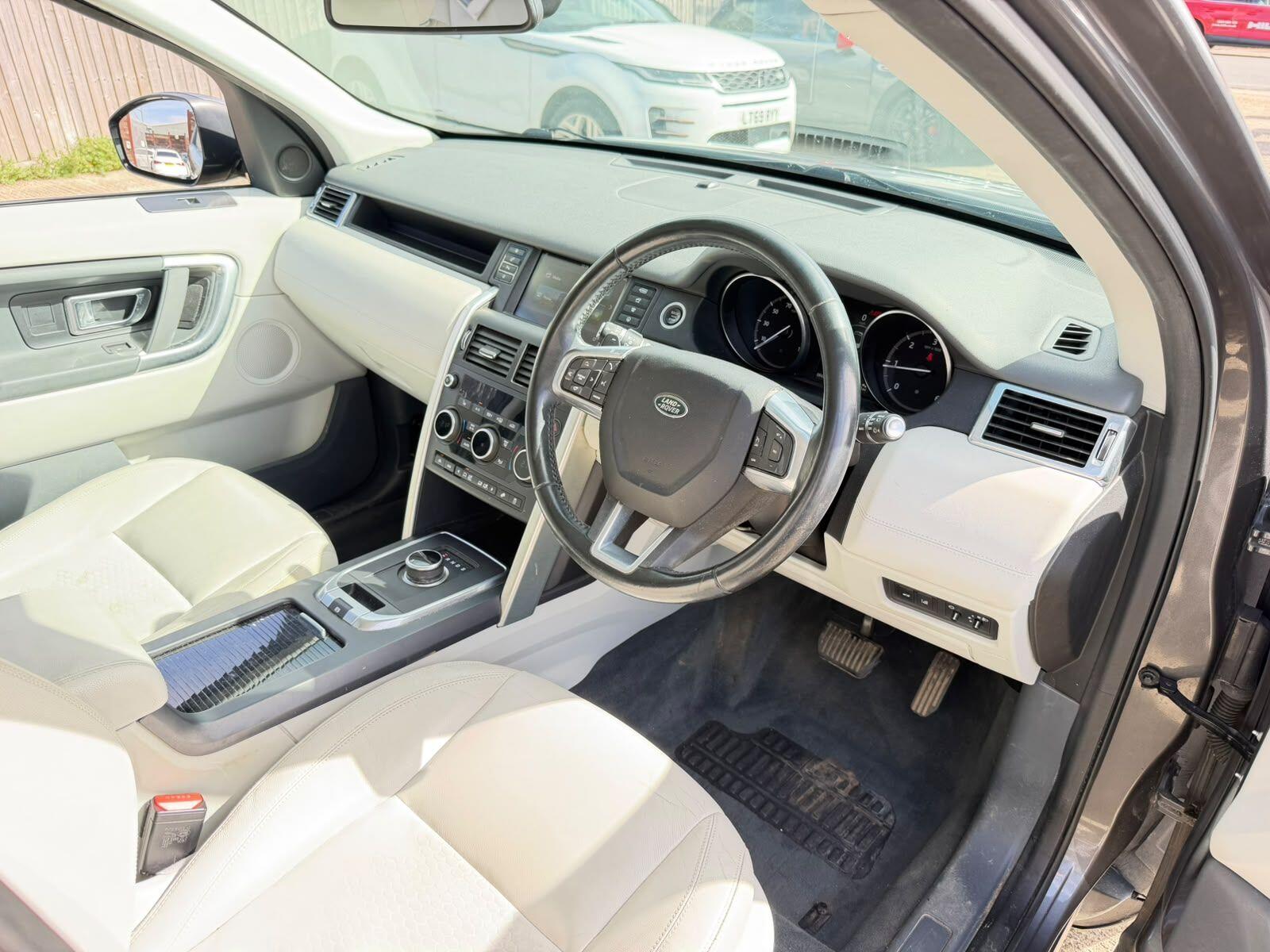 Land Rover Discovery Sport view 9