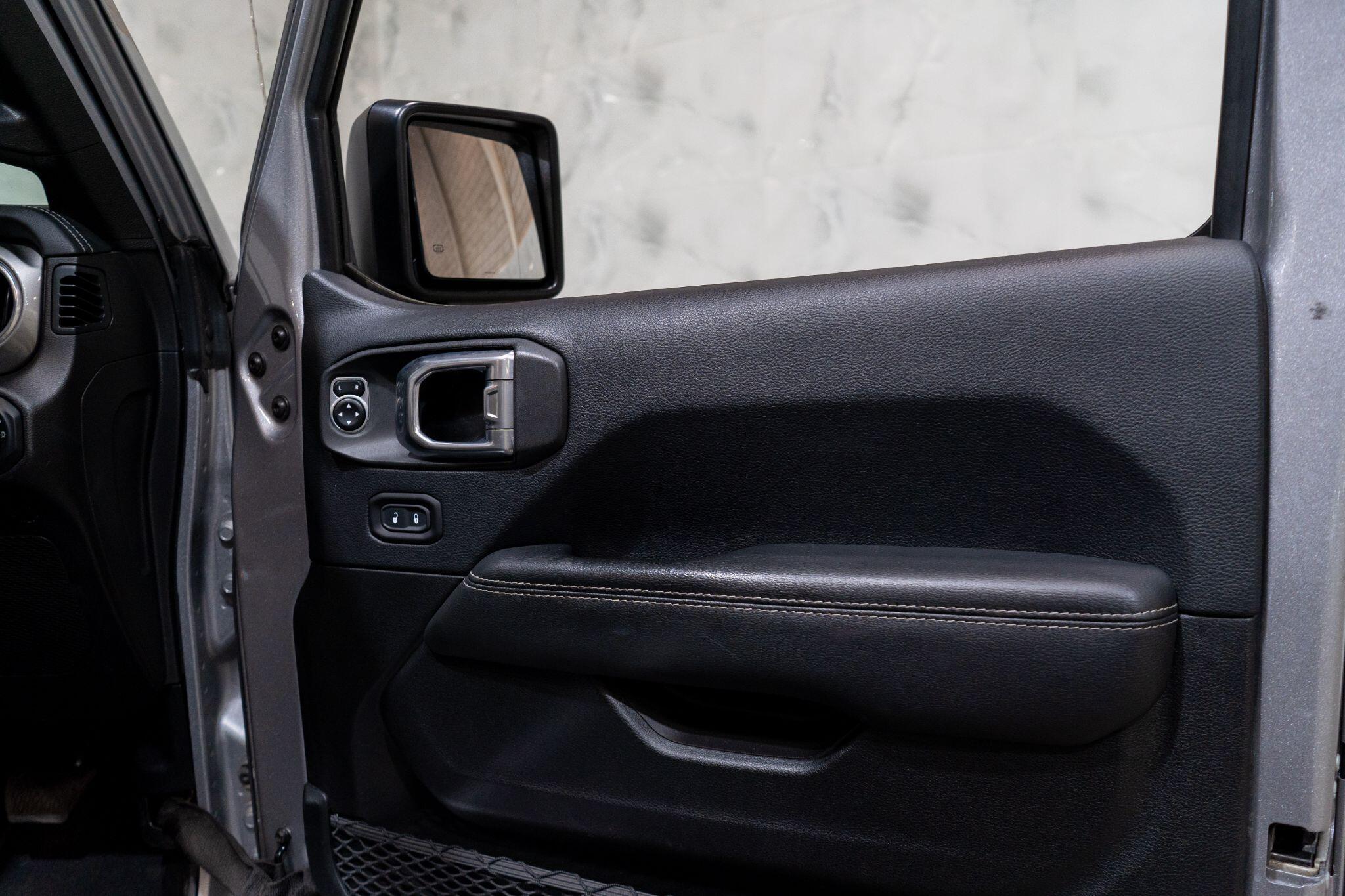 Jeep Wrangler view 23