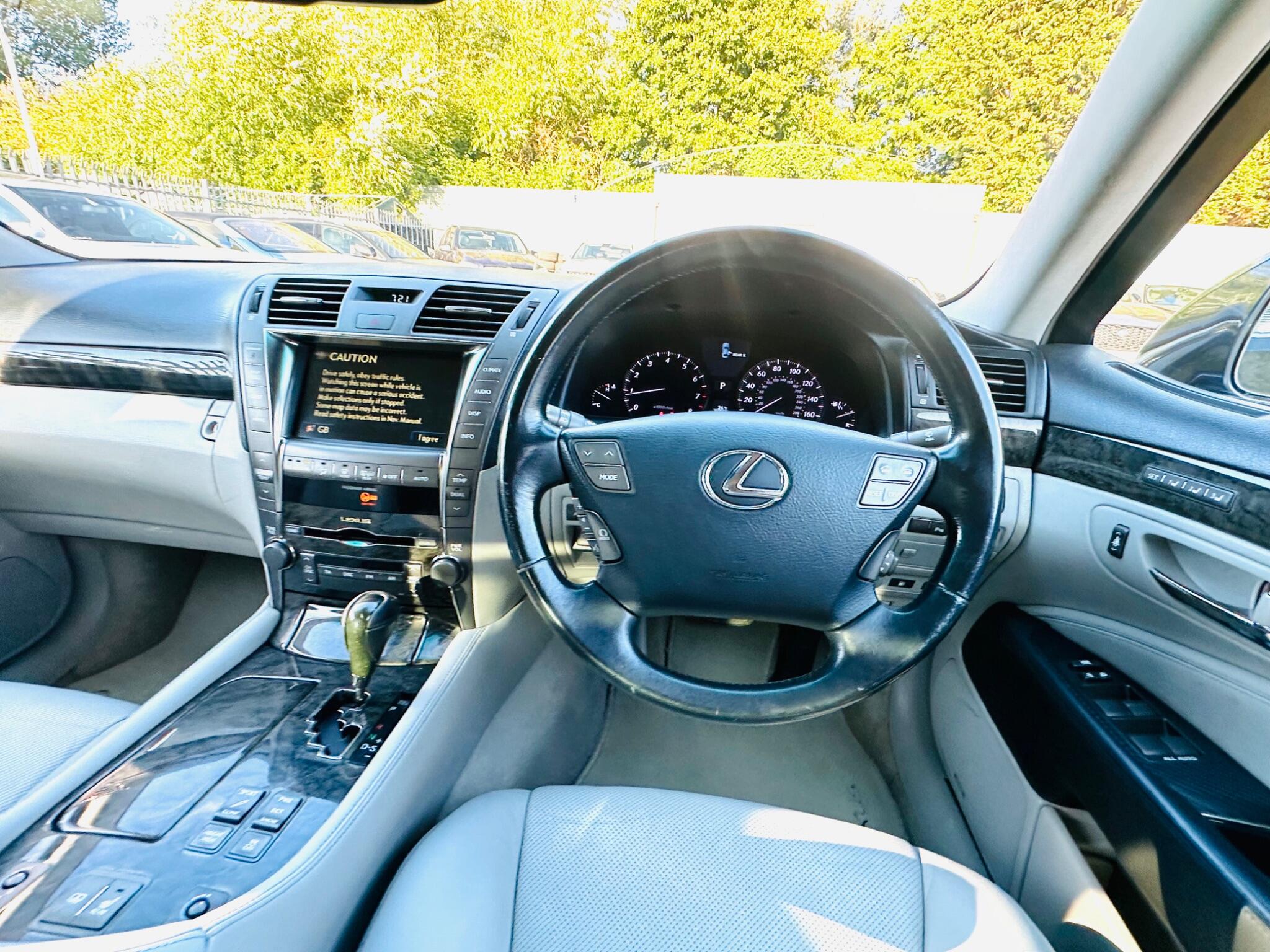 Lexus LS view 27