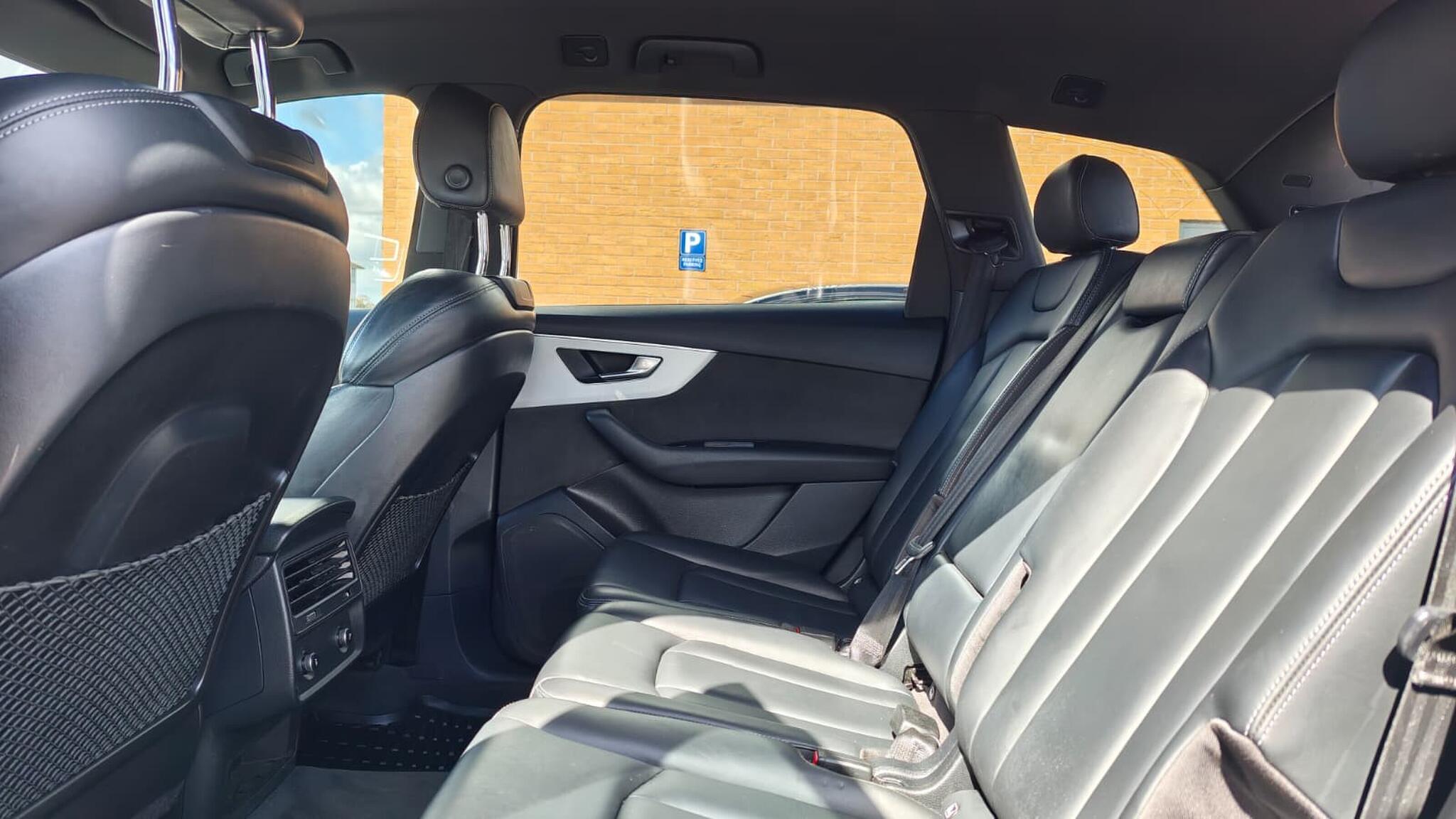 Audi Audi Q7 view 33
