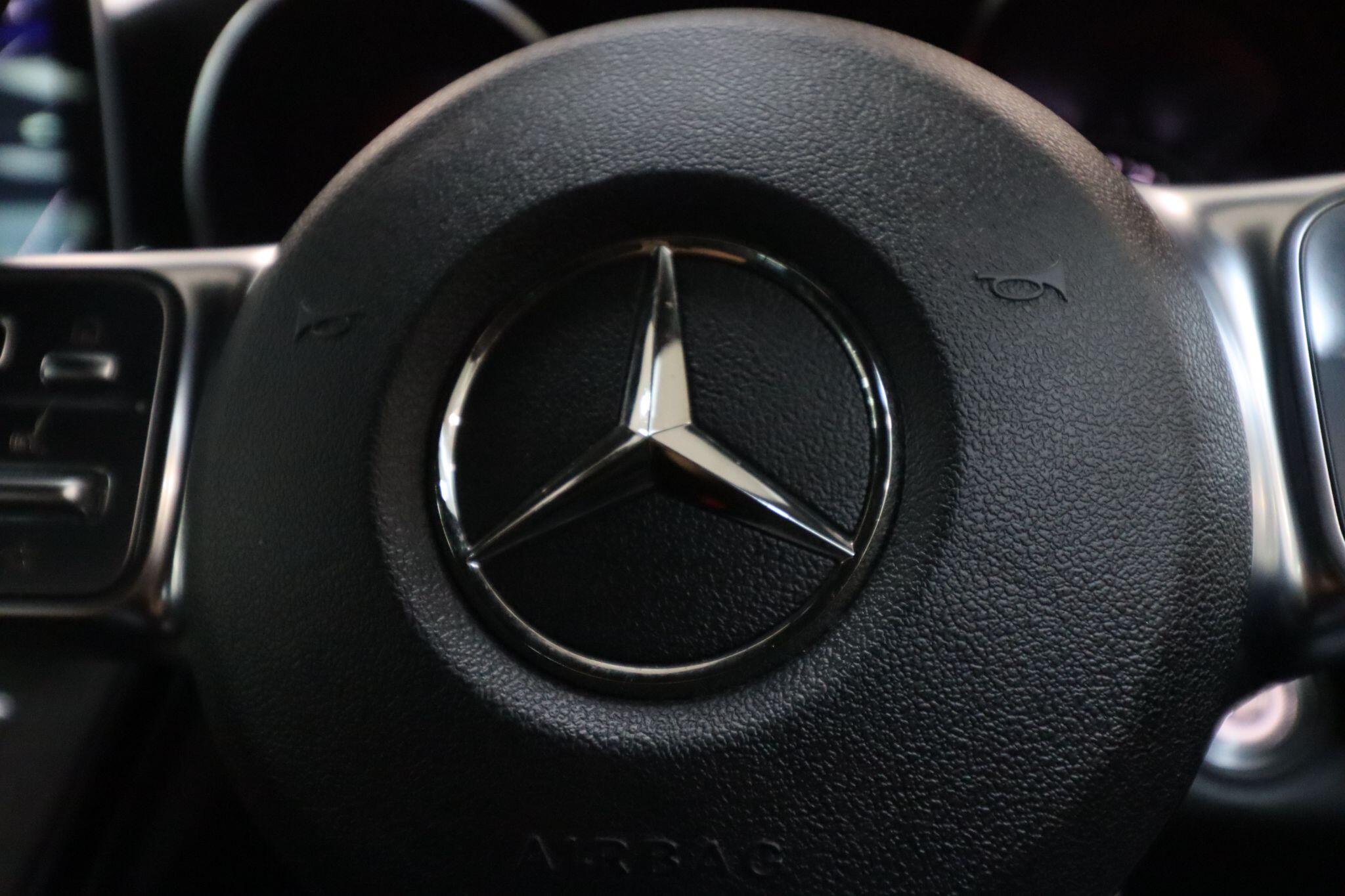 Mercedes-Benz C Class view 40
