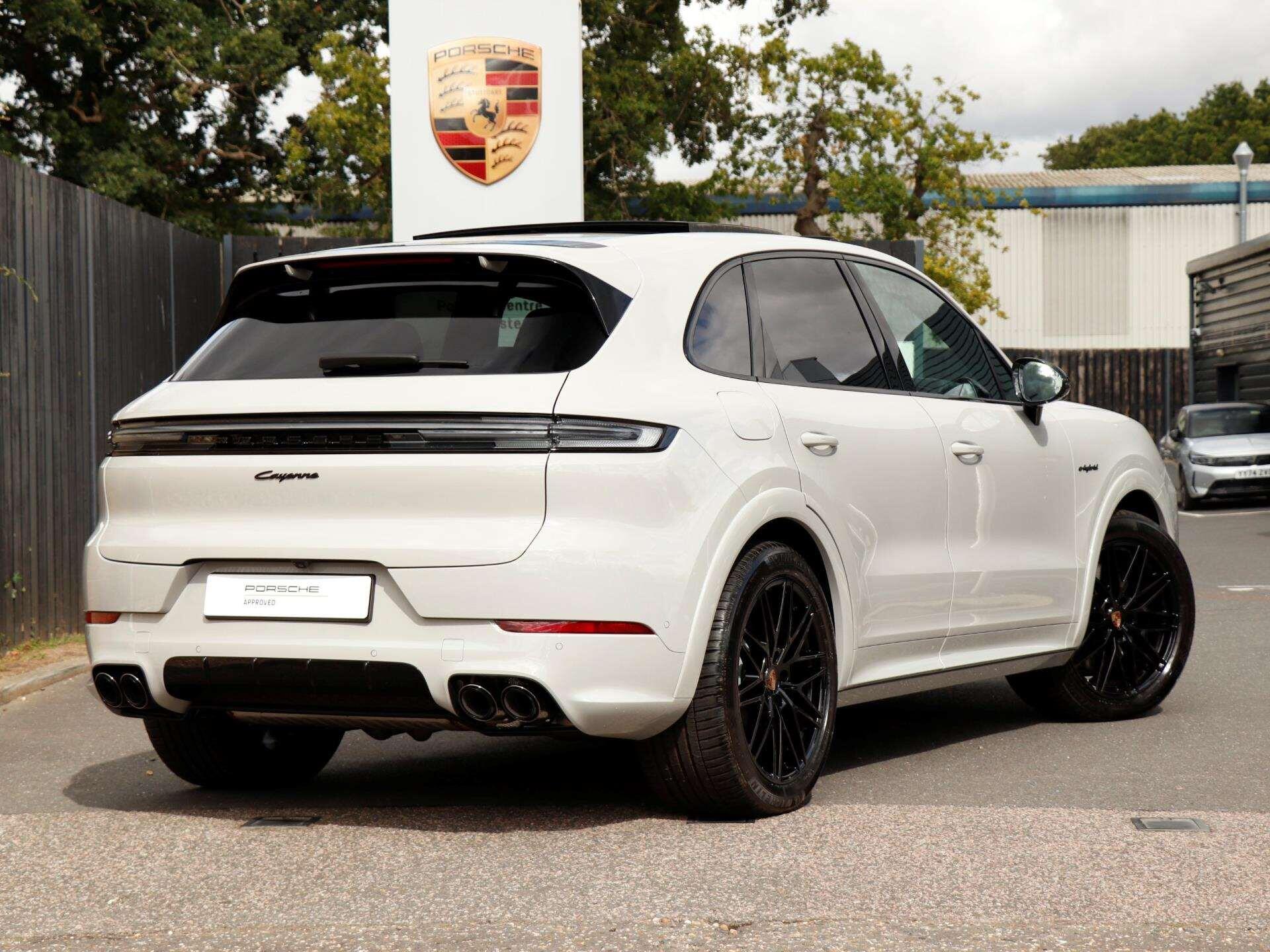 Porsche Cayenne view 39