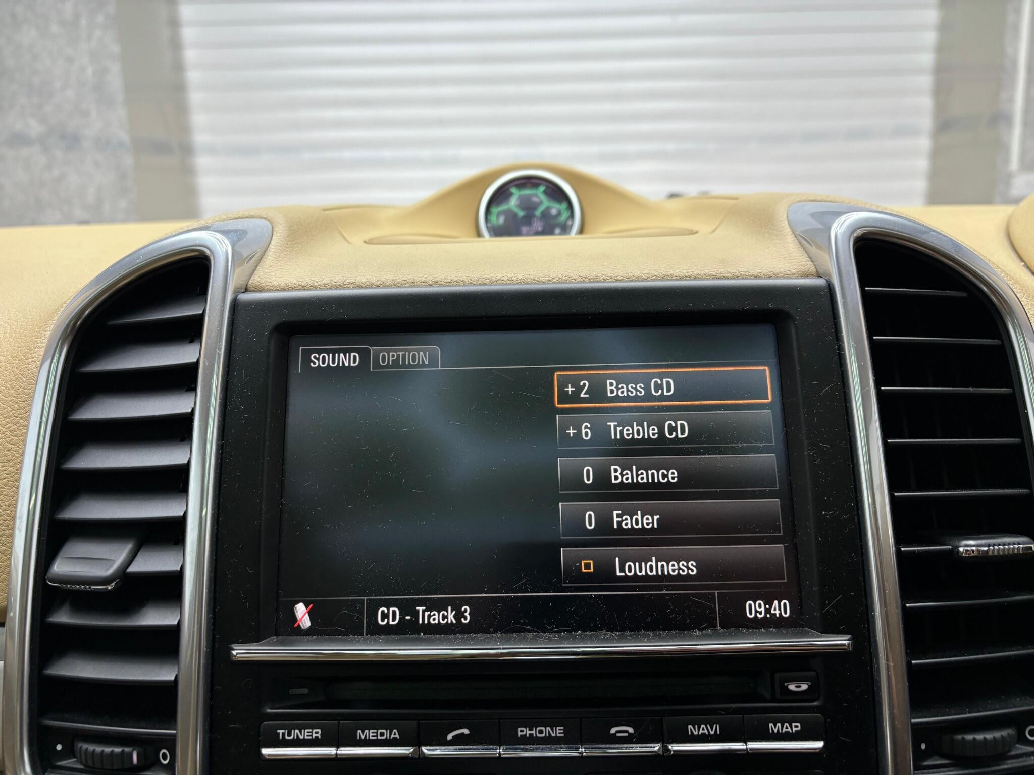Porsche Cayenne view 13