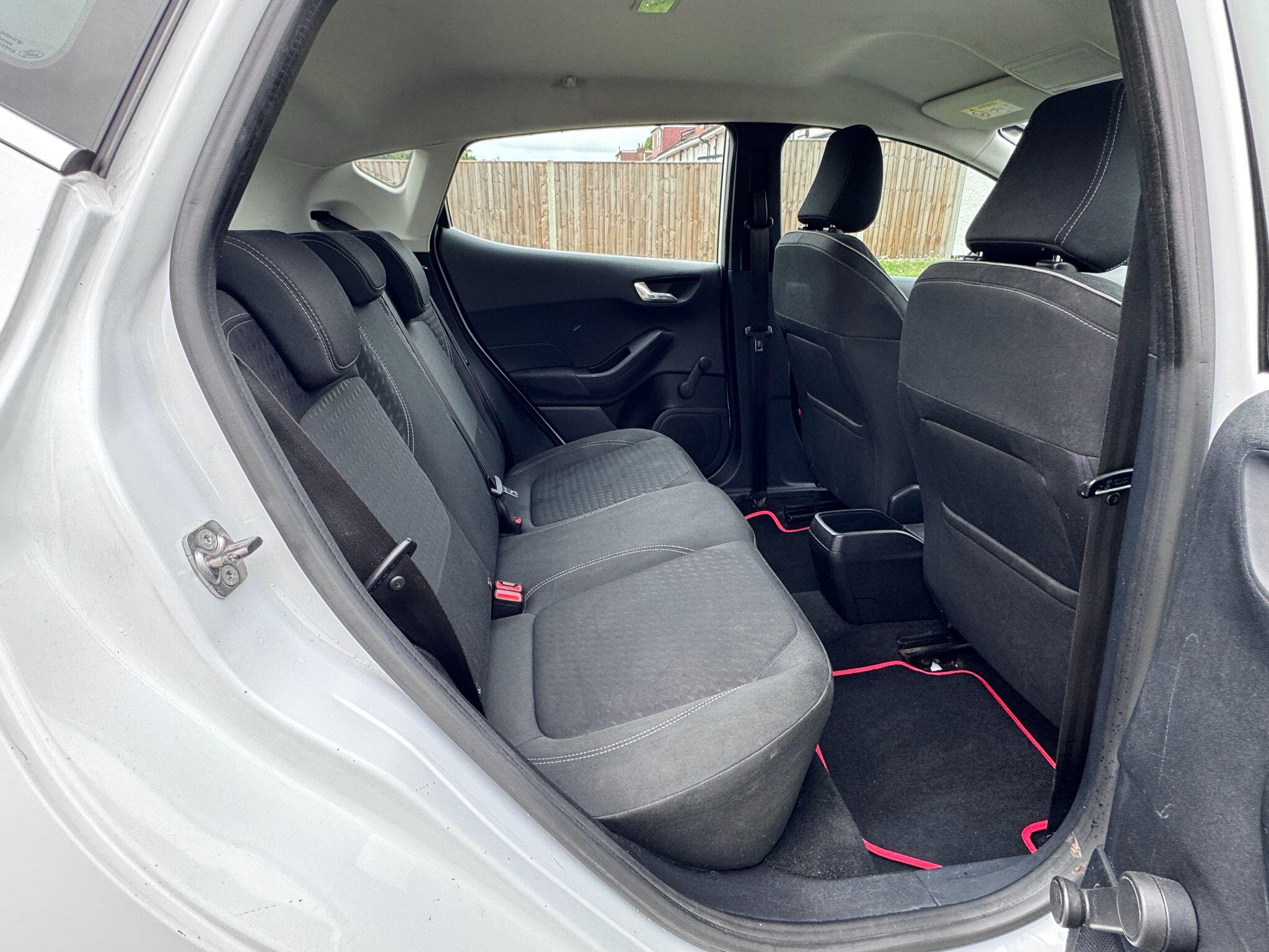 2017 Ford Fiesta image 23