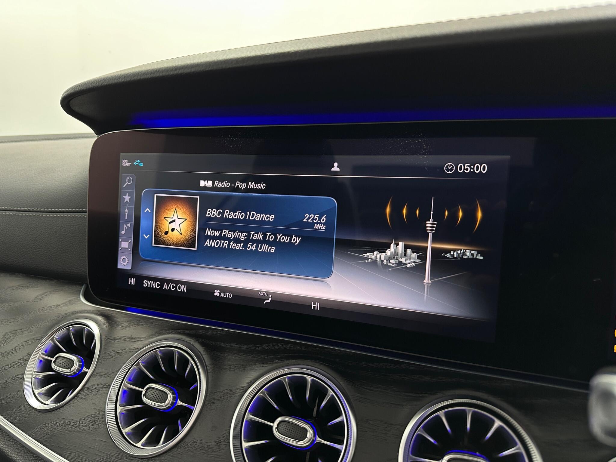 Mercedes-Benz E-Class view 26