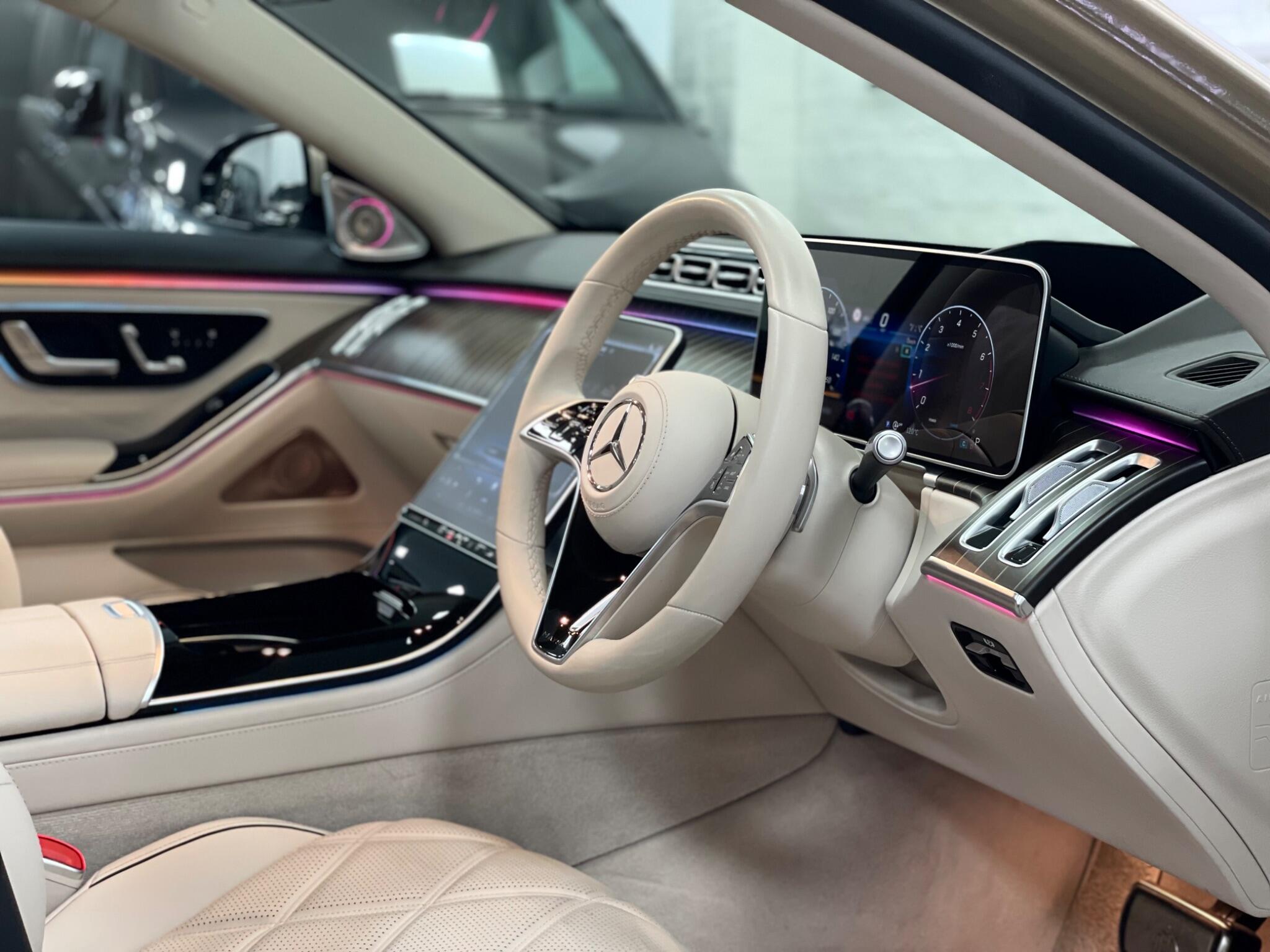 Mercedes-Benz S-Class view 23